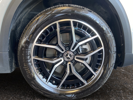 [all]12 Monate Garantie / Gratisservice 10 Jahre oder 100'000 Km ab 1.Inv. / zzgl. Ablieferungspauschale CHF 540.-[/all]


[all]

[/all]&nbsp; Airbag: Airbag Fahrer und BeifahrerAirbag: Seitenairbag f&uuml;r Fahrer und BeifahrerAirbag: Window-Kopfairbags f&uuml;r Fahrer, BeifahrerAmbientebeleuchtungAntiblockiersystem (ABS)Assist: Aktiver BremssassistentAssist: Aktiver Spurhalte-AssistentAssist: Elektronisches Stabilit&auml;ts-Programm (ESP)Assist: Geschwindigkeitslimit-AssistentAssist: R&uuml;ckfahrkameraAssist: Vorr&uuml;stung f&uuml;r OrtungsdienstDachreling in poliertem AluminiumDoppelcupholderEASY-PACK-HeckklappeFahrzeugschl&uuml;ssel: 2 silberfarbenGleichstrom-Ladesystem (DC-Laden) mit 110 kWLackierung: Uni-Lackierung PolarweissLadekabel f&uuml;r Industriesteckdose, 5m, glattLadekabel f&uuml;r Wallbox und &ouml;ffentliche Ladestationen, 5 m, glatt, 11 kWLicht: Adaptiver Fernlicht-Assistent PlusLicht: LED High Performance-ScheinwerferMERCEDES-BENZ MOBILIT&Auml;TMERCEDES-SWISS-INTEGRALMedia: Digitales Radio (DAB)Media: MBUX Multimediasystem mit zwei 7,25-Zoll-MediadisplaysMedia: Vorr&uuml;stung f&uuml;r das Fahrzeug-SetupPaket: Laderaum-PaketPaket: Licht- und SichtpaketPolster: Ledernachbildung ARTICO/Mikrofaser DINAMICA schwarzR&auml;der: TIREFITServolenkungVorr&uuml;stung f&uuml;r IONITYVorr&uuml;stung f&uuml;r Mercedes me ChargeWechselstromsystem (AC-Laden) Anh&auml;ngevorrichtung und ESP mit AntriebsschlupfregelungAssist: VerkehrszeichenerkennungLackierung: Metallic-LackierungMedia: Smartphone-IntergrationPaket: Night-PaketAussenspiegelgeh&auml;use in HochglanzschwarzBordkantenzierst&auml;be und Fenstereinfassungen in HochglanzschwarzDachreling schwarzGet&ouml;nte W&auml;rmeschutzverglasungZierelemente in Schwarz ab der B-S&auml;ulePaket: Premium-Plus-PaketMedia: Burmester Surround SoundsystemPaket: MBUX Innovations-PaketPaket: Memory-PaketPaket: Park-Paket mit 360&deg; -KameraPaket: Premium-PaketPanorama-SchiebedachR&auml;der: AMG Leichtmetallr&auml;der 19" im 5-Doppelspeichen-DesignSitze: Sitzheizung f&uuml;r Fahrer und Beifahrer