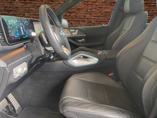 [all]12 Monate Garantie / Gratisservice 10 Jahre oder 100'000 Km ab 1.Inv. / zzgl. Ablieferungspauschale CHF 540.-[/all]


[all]

[/all]&nbsp; Airbag: Airbag Fahrer und BeifahrerAirbag: KneebagAirbag: Seitenairbag f&uuml;r Fahrer und BeifahrerAirbag: Window-KopfairbagsAmbientebeleuchtungAntiblockiersystem (ABS)Assist: Aktiver BremssassistentAssist: Mercedes-Benz NotrufsystemAssist: PRE-SAFE SystemDachreling in poliertem AluminiumDekor: Dachhimmel Stoff in KristallgrauDekor: Geb&uuml;rsteter Aluminiumdekor mit leichter L&auml;ngsmaserungDekor: L&uuml;ftungsschlitze schwarz mit silbernen ChromelementenEASY-PACK LaderaumabdeckungEASY-PACK-HeckklappeElektronisches Stabilit&auml;ts-Programm (ESP)Fussmatten VeloursGetriebe: 9G-TRONIC AutomatikHeckstossf&auml;nger in Fahrzeugfarbe mit Unterfahrschutz in ChromKlima: 2-Zonen-Klimatisierungsautomatik THERMATICK&uuml;hlergrill mit eingearbeitetem Mercedes-Benz Stern und zwei horizontalen Lamellen mit Chromeins&auml;tzeK&uuml;hlergrill mit zwei horizontalen Lamellen mit Chromeins&auml;tzen und vertikalen, dahinterliegendenLackierung: Uni-Lackierung PolarweissLenkrad: Multifunktionslenkrad aus NappalederMERCEDES-BENZ MOBILIT&Auml;TMERCEDES-SWISS-INTEGRALMedia: Digitales Radio (DAB)Media: Erweiterte MBUX FunktionenMedia: Kommunikationsmodul (LTE) zur Nutzung von Mercedes me connect DienstenMedia: Vorr&uuml;stung f&uuml;r NavigationsdiensteMedia: Vorr&uuml;stung f&uuml;r Remote- und NavigationsdienstePaket: Advanced PlusPaket: Interieur ChrompaketRadl&auml;ufe vorne und hinten in SchwarzR&auml;der: 19'' 10-Speichen Leichtmetallr&auml;derR&auml;der: ReifendruckkontrolleSerie Privacy-VerglasungServolenkung AIRMATIC-PaketAnh&auml;ngevorrichtung mit ESP Anh&auml;nger-stabilisierungKlima: Klimatisierungsautomatik THERMOTRONIC 4-ZonenLackierung: MANUFAKTUR brightMedia: Head-Up DisplayPaket: AMG Line Premium PlusLicht: Umfeldbeleuchtung mit animierter Projektion des Mercedes-Benz MustersMBUX Interieur-AssistentPaket: AMG Line PremiumPaket: ENERGIZING Paket PlusPaket: Fahrassistenz-Paket PLUSPaket: W&auml;rme Comfort PackageSitze: Multikontursitze vorneT&uuml;ren: Power ClosingPaket: Fahrassistenz-Paket PLUSPanorama-SchiebedachPolster: Nappaleder schwarzSeitentaschen im FondSitze: R&uuml;cksitze elektrisch verstellbarSitze: Sitzheizung im FondTrittbretter beleuchtet in Aluminiumoptik mit Gumminoppen