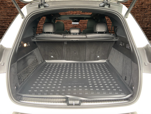 [all]12 Monate Garantie / Gratisservice 10 Jahre oder 100'000 Km ab 1.Inv. / zzgl. Ablieferungspauschale CHF 540.-[/all]


[all]

[/all]&nbsp; Airbag: Airbag Fahrer und BeifahrerAirbag: KneebagAirbag: Seitenairbag f&uuml;r Fahrer und BeifahrerAirbag: Window-KopfairbagsAmbientebeleuchtungAntiblockiersystem (ABS)Assist: Aktiver BremssassistentAssist: Mercedes-Benz NotrufsystemAssist: PRE-SAFE SystemDachreling in poliertem AluminiumDekor: Dachhimmel Stoff in KristallgrauDekor: Geb&uuml;rsteter Aluminiumdekor mit leichter L&auml;ngsmaserungDekor: L&uuml;ftungsschlitze schwarz mit silbernen ChromelementenEASY-PACK LaderaumabdeckungEASY-PACK-HeckklappeElektronisches Stabilit&auml;ts-Programm (ESP)Fussmatten VeloursGetriebe: 9G-TRONIC AutomatikHeckstossf&auml;nger in Fahrzeugfarbe mit Unterfahrschutz in ChromKlima: 2-Zonen-Klimatisierungsautomatik THERMATICK&uuml;hlergrill mit eingearbeitetem Mercedes-Benz Stern und zwei horizontalen Lamellen mit Chromeins&auml;tzeK&uuml;hlergrill mit zwei horizontalen Lamellen mit Chromeins&auml;tzen und vertikalen, dahinterliegendenLackierung: Uni-Lackierung PolarweissLenkrad: Multifunktionslenkrad aus NappalederMERCEDES-BENZ MOBILIT&Auml;TMERCEDES-SWISS-INTEGRALMedia: Digitales Radio (DAB)Media: Erweiterte MBUX FunktionenMedia: Kommunikationsmodul (LTE) zur Nutzung von Mercedes me connect DienstenMedia: Vorr&uuml;stung f&uuml;r NavigationsdiensteMedia: Vorr&uuml;stung f&uuml;r Remote- und NavigationsdienstePaket: Advanced PlusPaket: Interieur ChrompaketRadl&auml;ufe vorne und hinten in SchwarzR&auml;der: 19'' 10-Speichen Leichtmetallr&auml;derR&auml;der: ReifendruckkontrolleSerie Privacy-VerglasungServolenkung AIRMATIC-PaketAnh&auml;ngevorrichtung mit ESP Anh&auml;nger-stabilisierungKlima: Klimatisierungsautomatik THERMOTRONIC 4-ZonenLackierung: MANUFAKTUR brightMedia: Head-Up DisplayPaket: AMG Line Premium PlusLicht: Umfeldbeleuchtung mit animierter Projektion des Mercedes-Benz MustersMBUX Interieur-AssistentPaket: AMG Line PremiumPaket: ENERGIZING Paket PlusPaket: Fahrassistenz-Paket PLUSPaket: W&auml;rme Comfort PackageSitze: Multikontursitze vorneT&uuml;ren: Power ClosingPaket: Fahrassistenz-Paket PLUSPanorama-SchiebedachPolster: Nappaleder schwarzSeitentaschen im FondSitze: R&uuml;cksitze elektrisch verstellbarSitze: Sitzheizung im FondTrittbretter beleuchtet in Aluminiumoptik mit Gumminoppen
