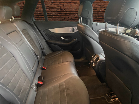 [all]12 Monate Garantie / zzgl. Ablieferungspauschale CHF 540.-[/all]


[all]

[/all]&nbsp; AMG VeloursfussmattenAirbag: Airbag Fahrer und BeifahrerAirbag: Knie-Airbag f&uuml;r FahrerAirbag: Seiten- und Beckenairbag (Pelvisbag)Airbag: Window-Kopfairbags f&uuml;r Fahrer, BeifahrerAntiblockiersystem (ABS)Armlehne f&uuml;r Fahrer- und BeifahrersitzAssist: COLLISION PREVENTION ASSISTAssist: Feststellbremse mit HOLD-Funktion und BerganfahrhilfeAssist: Tempomat mit GeschwindigkeitsbegrenzerAussenspiegel links elektrischAussentemperaturanzeigeDYNAMIC SELECTDachreling in ChromDiamantgrill mit verchromten Pins und LamelleElektrische Fensterheber vorne + hintenElektronisches Stabilit&auml;ts-Programm (ESP)Erste-Hilfe-Kasten und WarndreieckFenstereinfassung in poliertem AluminiumHandschuhfachInnenraumbeleuchtungKEYLESS GO Start FunktionKlima: Klimatisierungsautomatik THERMATICLackierung: Uni-Lackierung PolarweissLaderaumabdeckungLenkrad: Multifunktions-Sportlenkrad in Leder NappaLicht: LED High Performance-ScheinwerferLicht:Adaptives BremslichtMedia: Digitales Radio (DAB)Polster: Ledernachbildung ARTICO/Mikrofaser DINAMICASitze:Vordersitze mit elektrischer H&ouml;hen-,Zentralverriegelung mit Fernbedienung und automatischer T&uuml;rverriegelung Airbag: Seitenairbags hintenDachhimmel schwarzDekor: Instrumententafel und Bordkanten der T&uuml;ren in Ledernachbildung ARTICOGer&auml;uschd&auml;mmendes get&ouml;ntes AkustikglasKEYLESS-GOKlima: Klimatisierungsautomatik THERMOTRONICLackierung: Metallic-LackierungMedia: Burmester Surround SoundsystemMedia: Head-Up DisplayMedia: Kabelloses Ladesystem f&uuml;r mobile Endger&auml;tePaket: AIR-BALANCE PaketPaket: ENERGIZING PaketPaket: Fahrassistenz-PaketPaket: Park-Paket mit 360 -KameraAssist: 360-KameraAssist: Aktiver Parkassistent inkl. PARKTRONICPaket: Premium-Plus-PaketMedia: Smartphone-IntergrationPaket: Park-Paket mit R&uuml;ckfahrkameraPaket: Spiegel-PaketPaket: Sport-Paket BlackAussenspiegel in HochglanzschwarzR&auml;der: AMG Leichtmetallr&auml;der im 5-Doppelspeichen-Design 19JUnterfahrschutz in Schwarz gl&auml;nzendW&auml;rmed&auml;mmendes Glas, ab B-S&auml;ule dunkel get&ouml;ntScheibenwaschanlage beheizbarSitze: Beifahrersitz elektrisch verstellbar mit Memory-FunktionSitze: Fahrersitz elektrisch einstellbar mit Memory-FunktionWegfall Typkennzeichen auf Gep&auml;ckraumklappe