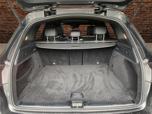 [all]12 Monate Garantie / zzgl. Ablieferungspauschale CHF 540.-[/all]


[all]

[/all]&nbsp; AMG VeloursfussmattenAirbag: Airbag Fahrer und BeifahrerAirbag: Knie-Airbag f&uuml;r FahrerAirbag: Seiten- und Beckenairbag (Pelvisbag)Airbag: Window-Kopfairbags f&uuml;r Fahrer, BeifahrerAntiblockiersystem (ABS)Armlehne f&uuml;r Fahrer- und BeifahrersitzAssist: COLLISION PREVENTION ASSISTAssist: Feststellbremse mit HOLD-Funktion und BerganfahrhilfeAssist: Tempomat mit GeschwindigkeitsbegrenzerAussenspiegel links elektrischAussentemperaturanzeigeDYNAMIC SELECTDachreling in ChromDiamantgrill mit verchromten Pins und LamelleElektrische Fensterheber vorne + hintenElektronisches Stabilit&auml;ts-Programm (ESP)Erste-Hilfe-Kasten und WarndreieckFenstereinfassung in poliertem AluminiumHandschuhfachInnenraumbeleuchtungKEYLESS GO Start FunktionKlima: Klimatisierungsautomatik THERMATICLackierung: Uni-Lackierung PolarweissLaderaumabdeckungLenkrad: Multifunktions-Sportlenkrad in Leder NappaLicht: LED High Performance-ScheinwerferLicht:Adaptives BremslichtMedia: Digitales Radio (DAB)Polster: Ledernachbildung ARTICO/Mikrofaser DINAMICASitze:Vordersitze mit elektrischer H&ouml;hen-,Zentralverriegelung mit Fernbedienung und automatischer T&uuml;rverriegelung Airbag: Seitenairbags hintenDachhimmel schwarzDekor: Instrumententafel und Bordkanten der T&uuml;ren in Ledernachbildung ARTICOGer&auml;uschd&auml;mmendes get&ouml;ntes AkustikglasKEYLESS-GOKlima: Klimatisierungsautomatik THERMOTRONICLackierung: Metallic-LackierungMedia: Burmester Surround SoundsystemMedia: Head-Up DisplayMedia: Kabelloses Ladesystem f&uuml;r mobile Endger&auml;tePaket: AIR-BALANCE PaketPaket: ENERGIZING PaketPaket: Fahrassistenz-PaketPaket: Park-Paket mit 360 -KameraAssist: 360-KameraAssist: Aktiver Parkassistent inkl. PARKTRONICPaket: Premium-Plus-PaketMedia: Smartphone-IntergrationPaket: Park-Paket mit R&uuml;ckfahrkameraPaket: Spiegel-PaketPaket: Sport-Paket BlackAussenspiegel in HochglanzschwarzR&auml;der: AMG Leichtmetallr&auml;der im 5-Doppelspeichen-Design 19JUnterfahrschutz in Schwarz gl&auml;nzendW&auml;rmed&auml;mmendes Glas, ab B-S&auml;ule dunkel get&ouml;ntScheibenwaschanlage beheizbarSitze: Beifahrersitz elektrisch verstellbar mit Memory-FunktionSitze: Fahrersitz elektrisch einstellbar mit Memory-FunktionWegfall Typkennzeichen auf Gep&auml;ckraumklappe