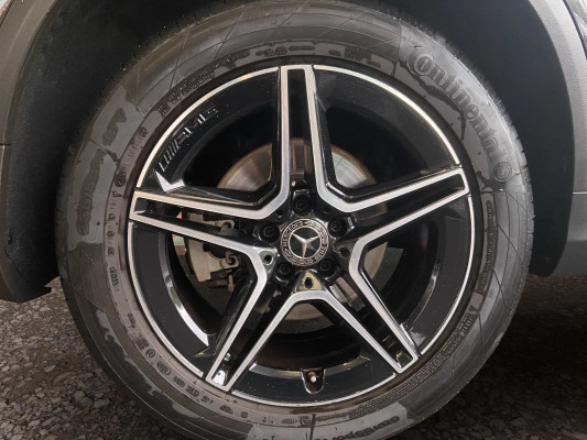 [all]12 Monate Garantie / zzgl. Ablieferungspauschale CHF 540.-[/all]


[all]

[/all]&nbsp; AMG VeloursfussmattenAirbag: Airbag Fahrer und BeifahrerAirbag: Knie-Airbag f&uuml;r FahrerAirbag: Seiten- und Beckenairbag (Pelvisbag)Airbag: Window-Kopfairbags f&uuml;r Fahrer, BeifahrerAntiblockiersystem (ABS)Armlehne f&uuml;r Fahrer- und BeifahrersitzAssist: COLLISION PREVENTION ASSISTAssist: Feststellbremse mit HOLD-Funktion und BerganfahrhilfeAssist: Tempomat mit GeschwindigkeitsbegrenzerAussenspiegel links elektrischAussentemperaturanzeigeDYNAMIC SELECTDachreling in ChromDiamantgrill mit verchromten Pins und LamelleElektrische Fensterheber vorne + hintenElektronisches Stabilit&auml;ts-Programm (ESP)Erste-Hilfe-Kasten und WarndreieckFenstereinfassung in poliertem AluminiumHandschuhfachInnenraumbeleuchtungKEYLESS GO Start FunktionKlima: Klimatisierungsautomatik THERMATICLackierung: Uni-Lackierung PolarweissLaderaumabdeckungLenkrad: Multifunktions-Sportlenkrad in Leder NappaLicht: LED High Performance-ScheinwerferLicht:Adaptives BremslichtMedia: Digitales Radio (DAB)Polster: Ledernachbildung ARTICO/Mikrofaser DINAMICASitze:Vordersitze mit elektrischer H&ouml;hen-,Zentralverriegelung mit Fernbedienung und automatischer T&uuml;rverriegelung Airbag: Seitenairbags hintenDachhimmel schwarzDekor: Instrumententafel und Bordkanten der T&uuml;ren in Ledernachbildung ARTICOGer&auml;uschd&auml;mmendes get&ouml;ntes AkustikglasKEYLESS-GOKlima: Klimatisierungsautomatik THERMOTRONICLackierung: Metallic-LackierungMedia: Burmester Surround SoundsystemMedia: Head-Up DisplayMedia: Kabelloses Ladesystem f&uuml;r mobile Endger&auml;tePaket: AIR-BALANCE PaketPaket: ENERGIZING PaketPaket: Fahrassistenz-PaketPaket: Park-Paket mit 360 -KameraAssist: 360-KameraAssist: Aktiver Parkassistent inkl. PARKTRONICPaket: Premium-Plus-PaketMedia: Smartphone-IntergrationPaket: Park-Paket mit R&uuml;ckfahrkameraPaket: Spiegel-PaketPaket: Sport-Paket BlackAussenspiegel in HochglanzschwarzR&auml;der: AMG Leichtmetallr&auml;der im 5-Doppelspeichen-Design 19JUnterfahrschutz in Schwarz gl&auml;nzendW&auml;rmed&auml;mmendes Glas, ab B-S&auml;ule dunkel get&ouml;ntScheibenwaschanlage beheizbarSitze: Beifahrersitz elektrisch verstellbar mit Memory-FunktionSitze: Fahrersitz elektrisch einstellbar mit Memory-FunktionWegfall Typkennzeichen auf Gep&auml;ckraumklappe