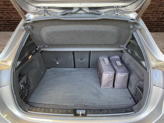 [all]12 Monate Garantie / Gratisservice 10 Jahre oder 100'000 Km ab 1.Inv. / zzgl. Ablieferungspauschale CHF 540.-[/all]


[all]

[/all]&nbsp; Airbag: Airbag Fahrer und BeifahrerAirbag: Seitenairbag f&uuml;r Fahrer und BeifahrerAirbag: Window-Kopfairbags f&uuml;r Fahrer, BeifahrerAmbientebeleuchtungAntiblockiersystem (ABS)Assist: Aktiver BremssassistentAssist: Aktiver Spurhalte-AssistentAssist: Elektronisches Stabilit&auml;ts-Programm (ESP)Assist: Geschwindigkeitslimit-AssistentAssist: R&uuml;ckfahrkameraAssist: Vorr&uuml;stung f&uuml;r OrtungsdienstDachreling in poliertem AluminiumDoppelcupholderEASY-PACK-HeckklappeFahrzeugschl&uuml;ssel: 2 silberfarbenGleichstrom-Ladesystem (DC-Laden) mit 110 kWLackierung: Uni-Lackierung PolarweissLadekabel f&uuml;r Industriesteckdose, 5m, glattLadekabel f&uuml;r Wallbox und &ouml;ffentliche Ladestationen, 5 m, glatt, 11 kWLicht: Adaptiver Fernlicht-Assistent PlusLicht: LED High Performance-ScheinwerferMERCEDES-BENZ MOBILIT&Auml;TMERCEDES-SWISS-INTEGRALMedia: Digitales Radio (DAB)Media: MBUX Multimediasystem mit zwei 7,25-Zoll-MediadisplaysMedia: Vorr&uuml;stung f&uuml;r das Fahrzeug-SetupPaket: Komfort-PaketPaket: Laderaum-PaketPaket: Licht- und SichtpaketPolster: Ledernachbildung ARTICO/Mikrofaser DINAMICA schwarzR&auml;der: TIREFITServolenkungVorr&uuml;stung f&uuml;r IONITYVorr&uuml;stung f&uuml;r Mercedes me ChargeWechselstromsystem (AC-Laden) Assist: VerkehrszeichenerkennungLackierung: Metallic-LackierungMedia: Konnektivit&auml;ts-Paket NavigationMedia: Smartphone-IntergrationPaket: Fahrassistenz-PaketPaket: Night-PaketAussenspiegelgeh&auml;use in HochglanzschwarzBordkantenzierst&auml;be und Fenstereinfassungen in HochglanzschwarzDachreling schwarzGet&ouml;nte W&auml;rmeschutzverglasungZierelemente in Schwarz ab der B-S&auml;ulePanorama-SchiebedachSitze: Sitzheizung f&uuml;r Fahrer und Beifahrer