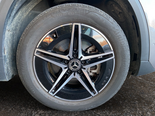 [all]12 Monate Garantie / Gratisservice 10 Jahre oder 100'000 Km ab 1.Inv. / zzgl. Ablieferungspauschale CHF 540.-[/all]


[all]

[/all]&nbsp; Airbag: Airbag Fahrer und BeifahrerAirbag: Seitenairbag f&uuml;r Fahrer und BeifahrerAirbag: Window-Kopfairbags f&uuml;r Fahrer, BeifahrerAmbientebeleuchtungAntiblockiersystem (ABS)Assist: Aktiver BremssassistentAssist: Aktiver Spurhalte-AssistentAssist: Elektronisches Stabilit&auml;ts-Programm (ESP)Assist: Geschwindigkeitslimit-AssistentAssist: R&uuml;ckfahrkameraAssist: Vorr&uuml;stung f&uuml;r OrtungsdienstDachreling in poliertem AluminiumDoppelcupholderEASY-PACK-HeckklappeFahrzeugschl&uuml;ssel: 2 silberfarbenGleichstrom-Ladesystem (DC-Laden) mit 110 kWLackierung: Uni-Lackierung PolarweissLadekabel f&uuml;r Industriesteckdose, 5m, glattLadekabel f&uuml;r Wallbox und &ouml;ffentliche Ladestationen, 5 m, glatt, 11 kWLicht: Adaptiver Fernlicht-Assistent PlusLicht: LED High Performance-ScheinwerferMERCEDES-BENZ MOBILIT&Auml;TMERCEDES-SWISS-INTEGRALMedia: Digitales Radio (DAB)Media: MBUX Multimediasystem mit zwei 7,25-Zoll-MediadisplaysMedia: Vorr&uuml;stung f&uuml;r das Fahrzeug-SetupPaket: Komfort-PaketPaket: Laderaum-PaketPaket: Licht- und SichtpaketPolster: Ledernachbildung ARTICO/Mikrofaser DINAMICA schwarzR&auml;der: TIREFITServolenkungVorr&uuml;stung f&uuml;r IONITYVorr&uuml;stung f&uuml;r Mercedes me ChargeWechselstromsystem (AC-Laden) Assist: VerkehrszeichenerkennungLackierung: Metallic-LackierungMedia: Konnektivit&auml;ts-Paket NavigationMedia: Smartphone-IntergrationPaket: Fahrassistenz-PaketPaket: Night-PaketAussenspiegelgeh&auml;use in HochglanzschwarzBordkantenzierst&auml;be und Fenstereinfassungen in HochglanzschwarzDachreling schwarzGet&ouml;nte W&auml;rmeschutzverglasungZierelemente in Schwarz ab der B-S&auml;ulePanorama-SchiebedachSitze: Sitzheizung f&uuml;r Fahrer und Beifahrer