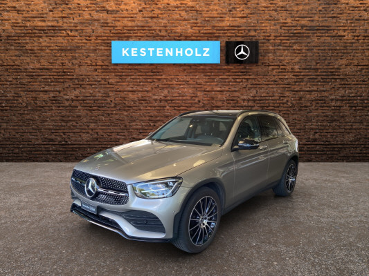 [all]12 Monate Garantie / Gratisservice 10 Jahre oder 100'000 Km ab 1.Inv. / zzgl. Ablieferungspauschale CHF 540.-[/all]


[all]

[/all]&nbsp; AMG Front- und Hecksch&uuml;rzeAMG VeloursfussmattenAirbag: Airbag Fahrer und BeifahrerAirbag: Knie-Airbag f&uuml;r FahrerAirbag: Seiten- und Beckenairbag (Pelvisbag)Airbag: Window-Kopfairbags f&uuml;r Fahrer, BeifahrerAntiblockiersystem (ABS)Armlehne f&uuml;r Fahrer- und BeifahrersitzAssist: COLLISION PREVENTION ASSISTAssist: Feststellbremse mit HOLD-Funktion und BerganfahrhilfeAssist: Tempomat mit GeschwindigkeitsbegrenzerAussenspiegel links elektrischAussentemperaturanzeigeDYNAMIC SELECTDachreling in ChromDiamantgrill mit verchromten Pins und LamelleElektrische Fensterheber vorne + hintenElektronisches Stabilit&auml;ts-Programm (ESP)Erste-Hilfe-Kasten und WarndreieckFenstereinfassung in poliertem AluminiumGarantie: MERCEDES-SWISS-INTEGRAL plus -HandschuhfachInnenraumbeleuchtungKEYLESS GO Start FunktionKlima: Klimatisierungsautomatik THERMATICLackierung: Uni-Lackierung PolarweissLaderaumabdeckungLenkrad: Multifunktions-Sportlenkrad in Leder NappaLicht: LED High Performance-ScheinwerferLicht:Adaptives BremslichtMedia: Digitales Radio (DAB)Polster: Ledernachbildung ARTICO/Mikrofaser DINAMICAR&auml;der: AMG Leichtmetallr&auml;der 19" im 5-Speichen-DesignServolenkung geschwindigkeitsabh&auml;ngigSitze:Vordersitze mit elektrischer H&ouml;hen-,Zentralverriegelung mit Fernbedienung und automatischer T&uuml;rverriegelung Anh&auml;ngevorrichtung und ESP mit AntriebsschlupfregelungAssist: Aktive Abstands-Assistent DISTRONICBremsanlage mit gr&ouml;sseren Bremsscheiben an der VorderachseDekor: Zierelemente Esche schwarzGer&auml;uschd&auml;mmendes get&ouml;ntes AkustikglasKEYLESS-GOLackierung: Metallic-LackierungPaket: Park-Paket mit 360 -KameraAssist: 360-KameraAssist: Aktiver Parkassistent inkl. PARKTRONICPaket: Premium-Plus-PaketAssist: VerkehrszeichenerkennungLicht: Ambientebeleuchtung Multi-ColourLicht: MULTIBEAM LED ScheinwerferMedia: Burmester Surround SoundsystemMedia: Burmester Surround Soundsystem in Verb.mit Premium PaketMedia: Konnektivit&auml;ts-Paket NavigationMedia: Media-DisplayMedia: Smartphone-IntergrationPaket: Park-Paket mit R&uuml;ckfahrkameraPaket: Spiegel-PaketPanorama Schiebe-/Hebedach elektrischSitze: Sitzheizung f&uuml;r Fahrer und BeifahrerVolldigitales Instrumenten-DisplayPaket: Spiegel-PaketEinstiegs- und Ausstiegsbeleuchtung in den AussenspiegelnInnen- und Aussenspiegel automatisch abblendbar,Aussenspiegel links und rechts elektrisch anklappbarPaket: Sport-Paket BlackAussenspiegel in HochglanzschwarzUnterfahrschutz in Schwarz gl&auml;nzendW&auml;rmed&auml;mmendes Glas, ab B-S&auml;ule dunkel get&ouml;ntPolster: Ledernachbildung ARTICOR&auml;der: AMG Leichtmetallr&auml;der im Vielspeichen-Design 20J mit Sport-Paket BlackSitze: Fahrersitz elektrisch einstellbar mit Memory-FunktionWegfall Typkennzeichen auf Gep&auml;ckraumklappe