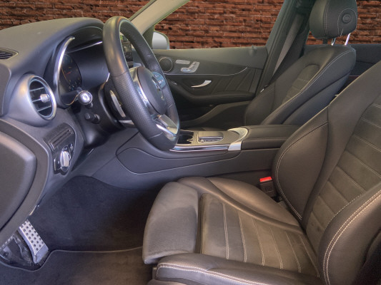 [all]12 Monate Garantie / Gratisservice 10 Jahre oder 100'000 Km ab 1.Inv. / zzgl. Ablieferungspauschale CHF 540.-[/all]


[all]

[/all]&nbsp; AMG Front- und Hecksch&uuml;rzeAMG VeloursfussmattenAirbag: Airbag Fahrer und BeifahrerAirbag: Knie-Airbag f&uuml;r FahrerAirbag: Seiten- und Beckenairbag (Pelvisbag)Airbag: Window-Kopfairbags f&uuml;r Fahrer, BeifahrerAntiblockiersystem (ABS)Armlehne f&uuml;r Fahrer- und BeifahrersitzAssist: COLLISION PREVENTION ASSISTAssist: Feststellbremse mit HOLD-Funktion und BerganfahrhilfeAssist: Tempomat mit GeschwindigkeitsbegrenzerAussenspiegel links elektrischAussentemperaturanzeigeDYNAMIC SELECTDachreling in ChromDiamantgrill mit verchromten Pins und LamelleElektrische Fensterheber vorne + hintenElektronisches Stabilit&auml;ts-Programm (ESP)Erste-Hilfe-Kasten und WarndreieckFenstereinfassung in poliertem AluminiumGarantie: MERCEDES-SWISS-INTEGRAL plus -HandschuhfachInnenraumbeleuchtungKEYLESS GO Start FunktionKlima: Klimatisierungsautomatik THERMATICLackierung: Uni-Lackierung PolarweissLaderaumabdeckungLenkrad: Multifunktions-Sportlenkrad in Leder NappaLicht: LED High Performance-ScheinwerferLicht:Adaptives BremslichtMedia: Digitales Radio (DAB)Polster: Ledernachbildung ARTICO/Mikrofaser DINAMICAR&auml;der: AMG Leichtmetallr&auml;der 19" im 5-Speichen-DesignServolenkung geschwindigkeitsabh&auml;ngigSitze:Vordersitze mit elektrischer H&ouml;hen-,Zentralverriegelung mit Fernbedienung und automatischer T&uuml;rverriegelung Anh&auml;ngevorrichtung und ESP mit AntriebsschlupfregelungAssist: Aktive Abstands-Assistent DISTRONICBremsanlage mit gr&ouml;sseren Bremsscheiben an der VorderachseDekor: Zierelemente Esche schwarzGer&auml;uschd&auml;mmendes get&ouml;ntes AkustikglasKEYLESS-GOLackierung: Metallic-LackierungPaket: Park-Paket mit 360 -KameraAssist: 360-KameraAssist: Aktiver Parkassistent inkl. PARKTRONICPaket: Premium-Plus-PaketAssist: VerkehrszeichenerkennungLicht: Ambientebeleuchtung Multi-ColourLicht: MULTIBEAM LED ScheinwerferMedia: Burmester Surround SoundsystemMedia: Burmester Surround Soundsystem in Verb.mit Premium PaketMedia: Konnektivit&auml;ts-Paket NavigationMedia: Media-DisplayMedia: Smartphone-IntergrationPaket: Park-Paket mit R&uuml;ckfahrkameraPaket: Spiegel-PaketPanorama Schiebe-/Hebedach elektrischSitze: Sitzheizung f&uuml;r Fahrer und BeifahrerVolldigitales Instrumenten-DisplayPaket: Spiegel-PaketEinstiegs- und Ausstiegsbeleuchtung in den AussenspiegelnInnen- und Aussenspiegel automatisch abblendbar,Aussenspiegel links und rechts elektrisch anklappbarPaket: Sport-Paket BlackAussenspiegel in HochglanzschwarzUnterfahrschutz in Schwarz gl&auml;nzendW&auml;rmed&auml;mmendes Glas, ab B-S&auml;ule dunkel get&ouml;ntPolster: Ledernachbildung ARTICOR&auml;der: AMG Leichtmetallr&auml;der im Vielspeichen-Design 20J mit Sport-Paket BlackSitze: Fahrersitz elektrisch einstellbar mit Memory-FunktionWegfall Typkennzeichen auf Gep&auml;ckraumklappe