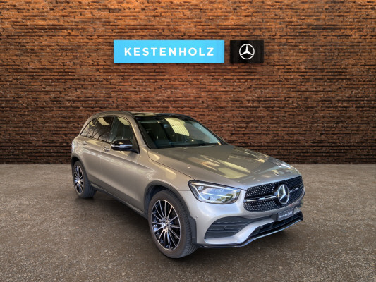 [all]12 Monate Garantie / Gratisservice 10 Jahre oder 100'000 Km ab 1.Inv. / zzgl. Ablieferungspauschale CHF 540.-[/all]


[all]

[/all]&nbsp; AMG Front- und Hecksch&uuml;rzeAMG VeloursfussmattenAirbag: Airbag Fahrer und BeifahrerAirbag: Knie-Airbag f&uuml;r FahrerAirbag: Seiten- und Beckenairbag (Pelvisbag)Airbag: Window-Kopfairbags f&uuml;r Fahrer, BeifahrerAntiblockiersystem (ABS)Armlehne f&uuml;r Fahrer- und BeifahrersitzAssist: COLLISION PREVENTION ASSISTAssist: Feststellbremse mit HOLD-Funktion und BerganfahrhilfeAssist: Tempomat mit GeschwindigkeitsbegrenzerAussenspiegel links elektrischAussentemperaturanzeigeDYNAMIC SELECTDachreling in ChromDiamantgrill mit verchromten Pins und LamelleElektrische Fensterheber vorne + hintenElektronisches Stabilit&auml;ts-Programm (ESP)Erste-Hilfe-Kasten und WarndreieckFenstereinfassung in poliertem AluminiumGarantie: MERCEDES-SWISS-INTEGRAL plus -HandschuhfachInnenraumbeleuchtungKEYLESS GO Start FunktionKlima: Klimatisierungsautomatik THERMATICLackierung: Uni-Lackierung PolarweissLaderaumabdeckungLenkrad: Multifunktions-Sportlenkrad in Leder NappaLicht: LED High Performance-ScheinwerferLicht:Adaptives BremslichtMedia: Digitales Radio (DAB)Polster: Ledernachbildung ARTICO/Mikrofaser DINAMICAR&auml;der: AMG Leichtmetallr&auml;der 19" im 5-Speichen-DesignServolenkung geschwindigkeitsabh&auml;ngigSitze:Vordersitze mit elektrischer H&ouml;hen-,Zentralverriegelung mit Fernbedienung und automatischer T&uuml;rverriegelung Anh&auml;ngevorrichtung und ESP mit AntriebsschlupfregelungAssist: Aktive Abstands-Assistent DISTRONICBremsanlage mit gr&ouml;sseren Bremsscheiben an der VorderachseDekor: Zierelemente Esche schwarzGer&auml;uschd&auml;mmendes get&ouml;ntes AkustikglasKEYLESS-GOLackierung: Metallic-LackierungPaket: Park-Paket mit 360 -KameraAssist: 360-KameraAssist: Aktiver Parkassistent inkl. PARKTRONICPaket: Premium-Plus-PaketAssist: VerkehrszeichenerkennungLicht: Ambientebeleuchtung Multi-ColourLicht: MULTIBEAM LED ScheinwerferMedia: Burmester Surround SoundsystemMedia: Burmester Surround Soundsystem in Verb.mit Premium PaketMedia: Konnektivit&auml;ts-Paket NavigationMedia: Media-DisplayMedia: Smartphone-IntergrationPaket: Park-Paket mit R&uuml;ckfahrkameraPaket: Spiegel-PaketPanorama Schiebe-/Hebedach elektrischSitze: Sitzheizung f&uuml;r Fahrer und BeifahrerVolldigitales Instrumenten-DisplayPaket: Spiegel-PaketEinstiegs- und Ausstiegsbeleuchtung in den AussenspiegelnInnen- und Aussenspiegel automatisch abblendbar,Aussenspiegel links und rechts elektrisch anklappbarPaket: Sport-Paket BlackAussenspiegel in HochglanzschwarzUnterfahrschutz in Schwarz gl&auml;nzendW&auml;rmed&auml;mmendes Glas, ab B-S&auml;ule dunkel get&ouml;ntPolster: Ledernachbildung ARTICOR&auml;der: AMG Leichtmetallr&auml;der im Vielspeichen-Design 20J mit Sport-Paket BlackSitze: Fahrersitz elektrisch einstellbar mit Memory-FunktionWegfall Typkennzeichen auf Gep&auml;ckraumklappe