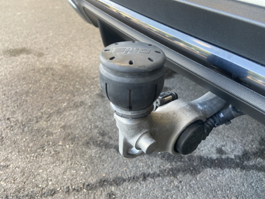 [all]12 Monate Garantie / Gratisservice 10 Jahre oder 100'000 Km ab 1.Inv. / zzgl. Ablieferungspauschale CHF 540.-[/all]


[all]

[/all]&nbsp; AMG Front- und Hecksch&uuml;rzeAMG VeloursfussmattenAirbag: Airbag Fahrer und BeifahrerAirbag: Knie-Airbag f&uuml;r FahrerAirbag: Seiten- und Beckenairbag (Pelvisbag)Airbag: Window-Kopfairbags f&uuml;r Fahrer, BeifahrerAntiblockiersystem (ABS)Armlehne f&uuml;r Fahrer- und BeifahrersitzAssist: COLLISION PREVENTION ASSISTAssist: Feststellbremse mit HOLD-Funktion und BerganfahrhilfeAssist: Tempomat mit GeschwindigkeitsbegrenzerAussenspiegel links elektrischAussentemperaturanzeigeDYNAMIC SELECTDachreling in ChromDiamantgrill mit verchromten Pins und LamelleElektrische Fensterheber vorne + hintenElektronisches Stabilit&auml;ts-Programm (ESP)Erste-Hilfe-Kasten und WarndreieckFenstereinfassung in poliertem AluminiumGarantie: MERCEDES-SWISS-INTEGRAL plus -HandschuhfachInnenraumbeleuchtungKEYLESS GO Start FunktionKlima: Klimatisierungsautomatik THERMATICLackierung: Uni-Lackierung PolarweissLaderaumabdeckungLenkrad: Multifunktions-Sportlenkrad in Leder NappaLicht: LED High Performance-ScheinwerferLicht:Adaptives BremslichtMedia: Digitales Radio (DAB)Polster: Ledernachbildung ARTICO/Mikrofaser DINAMICAR&auml;der: AMG Leichtmetallr&auml;der 19" im 5-Speichen-DesignServolenkung geschwindigkeitsabh&auml;ngigSitze:Vordersitze mit elektrischer H&ouml;hen-,Zentralverriegelung mit Fernbedienung und automatischer T&uuml;rverriegelung Anh&auml;ngevorrichtung und ESP mit AntriebsschlupfregelungAssist: Aktive Abstands-Assistent DISTRONICBremsanlage mit gr&ouml;sseren Bremsscheiben an der VorderachseDekor: Zierelemente Esche schwarzGer&auml;uschd&auml;mmendes get&ouml;ntes AkustikglasKEYLESS-GOLackierung: Metallic-LackierungPaket: Park-Paket mit 360 -KameraAssist: 360-KameraAssist: Aktiver Parkassistent inkl. PARKTRONICPaket: Premium-Plus-PaketAssist: VerkehrszeichenerkennungLicht: Ambientebeleuchtung Multi-ColourLicht: MULTIBEAM LED ScheinwerferMedia: Burmester Surround SoundsystemMedia: Burmester Surround Soundsystem in Verb.mit Premium PaketMedia: Konnektivit&auml;ts-Paket NavigationMedia: Media-DisplayMedia: Smartphone-IntergrationPaket: Park-Paket mit R&uuml;ckfahrkameraPaket: Spiegel-PaketPanorama Schiebe-/Hebedach elektrischSitze: Sitzheizung f&uuml;r Fahrer und BeifahrerVolldigitales Instrumenten-DisplayPaket: Spiegel-PaketEinstiegs- und Ausstiegsbeleuchtung in den AussenspiegelnInnen- und Aussenspiegel automatisch abblendbar,Aussenspiegel links und rechts elektrisch anklappbarPaket: Sport-Paket BlackAussenspiegel in HochglanzschwarzUnterfahrschutz in Schwarz gl&auml;nzendW&auml;rmed&auml;mmendes Glas, ab B-S&auml;ule dunkel get&ouml;ntPolster: Ledernachbildung ARTICOR&auml;der: AMG Leichtmetallr&auml;der im Vielspeichen-Design 20J mit Sport-Paket BlackSitze: Fahrersitz elektrisch einstellbar mit Memory-FunktionWegfall Typkennzeichen auf Gep&auml;ckraumklappe