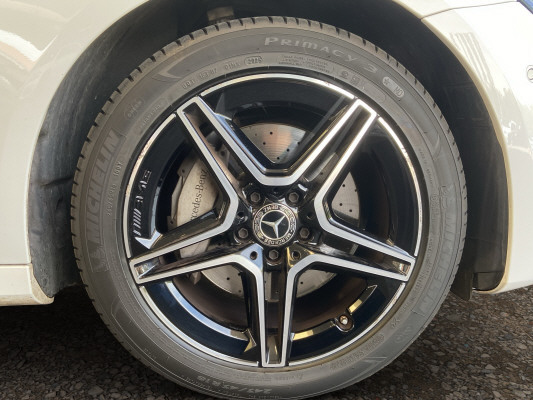 [all]12 Monate Garantie / zzgl. Ablieferungspauschale CHF 540.-[/all]


[all]

[/all]&nbsp; AMG Fussmatten mit AMG SchriftzugAMG Hecksch&uuml;rze in Diffusoroptik mit Zierleisten in SilberchromAMG Line ExterieurAMG Line InterieurAMG SeitenschwellerverkleidungenAMG Sportpedalanlage aus geb&uuml;rstetem Edelstahl mit schwarzen GumminoppenAMG spezifische Frontsch&uuml;rze mit Separatoren und K&uuml;hllufteinl&auml;ssen in Silberchrom und aerodynamischeAbgasanlage mit 2 Endrohren in Silberchrom (nicht funktional)AdBlue-Beh&auml;lter mit 23,5 Liter Fassungsverm&ouml;genAirbag: Airbags, Thorax-Pelvis-Airbags in den Sitzen und Windowbags f&uuml;r Fahrer und BeifahrerAirbag: Kneebag f&uuml;r FahrerAirbag: Knie-Airbag f&uuml;r FahrerAmbientebeleuchtung mit 64 Farben und 3 FarbzonenAntiblockiersystem (ABS)Armauflage der Mittelkonsole mit Ziern&auml;htenAssist: Aktiver BremssassistentAssist: Elektronisches Stabilit&auml;ts-Programm (ESP)Assist: Mercedes-Benz NotrufsystemAssist: PRE-SAFE SicherheitssystemAssist: R&uuml;ckfahrkameraAssist: VerkehrszeichenerkennungBlenden an der B-S&auml;ule und Fondfenstereinfassung in HochglanzschwarzBordkantenzierstab und Fenstereinfassung in Aluminium poliertBremsanlage mit gr&ouml;sseren Bremsscheiben an der VorderachseBrillenfach in der DachbedieneinheitDachhimmel schwarzDachreling in poliertem AluminiumDekor: Armaturenbrett und Bordkanten der T&uuml;ren in Ledernachbildung ARTICODekor: Zierelemente Esche schwarzDekor:Fahrer- und Beifahrersitz mit horizontaler Absteppung und sportlicher LehnenkonturDekor:Mittelkonsole Esche schwarzDiamantgrill mit Pins und Lamelle in Silberchrom mit Einlegern in HochglanzschwarzDieselpartikelfilterEinstiegsschienen vorne und hinten mit Logo,beleuchtetElektrische EASY-PACK Heckklappe mit elektromechanisch gesteuertem &Ouml;ffnen und SchliessenFahrwerk: DYNAMIC SELECT mit folgender Fahrprogramm-Auswahl: Comfort, Eco, Sport, Sport+,Fahrwerk:AGILITY CONTROL-Fahrwerk mit selektivemGarantie: MERCEDES-SWISS-INTEGRAL PaketGetriebe: 9G-TRONIC AutomatikInnenleuchten LEDKEYLESS GO Start FunktionKlima: Klimatisierungsautomatik THERMATICKraftstofftank 66 LiterLackierung: Uni-Lackierung PolarweissLenkrad: Multifunktions-Sportlenkrad in Leder NappaLicht: Adaptiver Fernlicht-AssistentLicht:LED High Performance-ScheinwerferMarkante Powerdomes auf der MotorhaubeMedia: 10-Zoll-Media-DisplayMedia: Digitaler Radioempfang (DAB/DAB+)Media: Erweiterte Features MBUXMedia: Kabelloses Ladesystem f&uuml;r mobile Ger&auml;teMedia: Kommunikationsmodul (LTE) zur Nutzung von Mercedes me connect DienstenMedia: Konnektivit&auml;ts-Paket NavigationMedia: MBUX Multimediasystem, volldigitales Cockpit mit zwei 10,25-Zoll-FarbdisplaysMedia: Touchpad in der MittelkonsoleMedia:Zwei USB-Anschl&uuml;sse im FondMercedes Stern im K&uuml;hlergrillMercedes-Benz Lorbeerkranz-Plakette auf der MotorhaubePaket: Ablage-PaketPaket: Innenraumlicht-PaketPaket: Sitzkomfort-Paket mit elektrischen und manuellen Einstellm&ouml;glichkeiten f&uuml;r eine ergonomischePolster: Ledernachbildung ARTICO/Mikrofaser DINAMICAReifendruckkontrolleRemote Services Plus mit Fahrzeugkonfiguration und -&uuml;berwachung &uuml;ber die Mercedes me connectR&auml;der: AMG Leichtmetallr&auml;der im 5-Speichen-Design 18JServolenkung geschwindigkeitsabh&auml;ngigSitze: Fondsitzlehnenklappung [40/20/40]Sitze: R&uuml;cksitzlehne geteilt abklappbarSitze: i-Size KindersitzbefestigungTIREFIT mit Reifenf&uuml;llkompressorVorr&uuml;stung f&uuml;r Carsharing-DiensteW&auml;rmed&auml;mmendes Glas, ab B-S&auml;ule dunkel get&ouml;nt Klima: Klimatisierungsautomatik THERMOTRONICPaket: Memory-PaketPaket: Premium-Plus-PaketAssist: Totwinkel-AssistentLicht: MULTIBEAM LEDMedia: Burmester Surround SoundsystemMedia: MBUX Augmented Reality f&uuml;r NavigationMedia: Media-Display 12,3''Paket: ENERGIZING PaketPaket: KEYLESS GO Komfort-PaketPaket: Memory-PaketPaket: Park-Paket mit 360&deg; -KameraPaket: Spiegel-PaketPanorama-SchiebedachSitze: Vordersitze heizbarPaket:Sport-Paket BlackDachreling schwarz