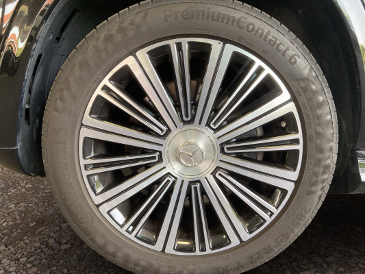 [all]12 Monate Garantie / Gratisservice 10 Jahre oder 100'000 Km ab 1.Inv. / zzgl. Ablieferungspauschale CHF 540.-[/all]


[all]
Preiskorrektur
[/all]&nbsp; 230 V Steckdose im FondAMG Abgasanlage mit 2 runden, hochgl&auml;nzend verchromten DoppelendrohrblendenAMG Einstiegleisten beleuchtetAMG Front- und Hecksch&uuml;rzeAMG K&uuml;hlergrillAMG Track PaceAirbag: Airbag Fahrer und BeifahrerAirbag: Automatische Beifahrerairbag-AbschaltungAirbag: Knie-Airbag f&uuml;r FahrerAirbag: Seitenairbags hintenAirbag: Sidebags f&uuml;r Fahrer und Beifahrer (kombinierte Thorax-Pelvis-Airbags)AmbientebeleuchtungAntiblockiersystem (ABS)Assist: Aktiver BremssassistentAssist: Mercedes-Benz NotrufsystemCupholder temperiert f&uuml;r Fahrer und BeifahrerCupholder temperiert im FondDekor: Dachhimmel in DINAMICA schwarzDekor: Holzapplikationen EicheDekor: Instrumententafel und Bordkanten der T&uuml;ren in Leder NappaDekor: Zierelemente-Paket ExclusivDoppelte Sonnenblende links und rechtsEASY-PACK-Heckklappe mit elektrischer Bet&auml;tigung zum &Ouml;ffnen und Schliessen.Elektronisches Stabilit&auml;ts-Programm (ESP)Fahrwerk: AMG RIDE CONTROL+Fahrzeugschl&uuml;ssel in Schwaz Hochglanz mit Zierrahmen in Chrom HochglanzGarantie: MERCEDES-SWISS-INTEGRALGetriebe: 9G-TRONIC AutomatikKlima: Klimatisierungsautomatik THERMOTRONICKlima: Klimatisierungsautomatik THERMOTRONIC in FondK&uuml;hlergrill mit vertikalen Streben in Hochglanzchrom und zentralem Maybach SchriftzugLackierung: Uni-LackierungLaderaumabdeckungLenkrad: Multifunktions-Sportlenkrad in Leder NappaLenkrad: Multifunktionslenkrad beheizbarLicht: MULTIBEAM LED ScheinwerferMAGIC VISION CONTROL, beheiztMedia: Burmester Surround SoundsystemMedia: Digitales Radio (DAB)Media: Erweiterte Features MBUXMedia: Festplatten-NavigationMedia: Head-Up DisplayMedia: Kabelloses Ladesystem f&uuml;r mobile Endger&auml;teMedia: Kommunikationsmodul (LTE)Media: MBUX Augmented Reality f&uuml;r NavigationMedia: Smartphone-IntergrationMedia: Vorr&uuml;stung f&uuml;r NavigationsdiensteMedia: Zus&auml;tzliche USB-SchnittstellePaket: Fahrassistenz-Paket plusPaket: KEYLESS-GO Komfort-PaketPaket: Memory-PaketPaket: Park-Paket mit 360&deg; -KameraPaket: Park-Paket mit R&uuml;ckfahrkameraPaket: Spiegel-PaketPanorama-SchiebedachPolster: Leder designo NappaReifendruck-KontrollanzeigeR&auml;der: Maybach Leichtmetallr&auml;der 22" im Vielspeichen-DesignServolenkung geschwindigkeitsabh&auml;ngigSitze: Executive Sitz einschliesslich Komfortkopfst&uuml;tzen vorneSitze: Fondsitze klimatisiertSitze: Multikontursitze vorneSitze: Vordersitze heizbarSitze: Vordersitze klimatisiertSonnenschutzrollos f&uuml;r T&uuml;rscheiben hintenTIREFIT mit Reifenf&uuml;llkompressorT&uuml;ren: Servoschliessung f&uuml;r T&uuml;renURBAN GUARD FahrzeugschutzURBAN GUARD Fahrzeugschutz PlusVeloursfussmattenVorr&uuml;stung f&uuml;r Carsharing-DiensteWidescreen CockpitW&auml;rmed&auml;mmendes Glas, ab B-S&auml;ule dunkel get&ouml;nt Lackierung: Metallic-LackierungMedia: Multifunktions-TelefoniePaket: Akustik-Komfort-Paket