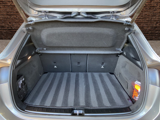 [all]12 Monate Garantie / Gratisservice 10 Jahre oder 100'000 Km ab 1.Inv. / zzgl. Ablieferungspauschale CHF 540.-[/all]


[all]

[/all]&nbsp; Airbag: Airbag Fahrer und BeifahrerAirbag: KneebagAirbag: Seitenairbag f&uuml;r Fahrer und BeifahrerAirbag: Window-KopfairbagsAntiblockiersystem (ABS)Assist: Mercedes-Benz NotrufsystemBordcomputerDachreling in poliertem AluminiumDekor: Zierelemente mit SternemusterDrehzahlmesserEinstiegsleisten mit "Mercedes-Benz" SchriftzugElektronisches Stabilit&auml;ts-Programm (ESP)Fahrwerk: Komfortfahrwerk mit TieferlegungGep&auml;cknetz an der R&uuml;cklehne des Fahrer- und BeifahrersitzesGetriebe: 8G-DCTHeckscheiben-Wisch-/WaschanlageHeckscheibenheizungKlima: Klimatisierungsautomatik THERMATICKopfst&uuml;tzenLackierung: Uni-Lackierung PolarweissLicht: Drittes BremslichtLicht: NebelschlussleuchteMERCEDES-BENZ MOBILIT&Auml;TMERCEDES-SWISS-INTEGRALMedia: Digitales Radio (DAB)Media: Display mit 10,25'' BildschirmdiagonaleMedia: Erweiterte MBUX FunktionenMedia: Kommunikationsmodul (LTE) zur Nutzung von Mercedes me connect DienstenMedia: Vorr&uuml;stung f&uuml;r Live Traffic InformationMedia: Vorr&uuml;stung f&uuml;r NavigationsdienstePROGRESSIVE Line AdvancedPaket: Licht- und SichtpaketPaket: Sitzkomfort-PaketPolster: Ledernachbildung ARTICO/Stoff Bertrix schwarzR&auml;der: Leichtmetallr&auml;der 18'' im 5-Doppelspeichen-DesignR&auml;der: ReifendruckkontrolleServolenkungSitze: Fondsitzlehnen im Verh&auml;ltnis 40/20/40 klappbarSitze: Sicherheitsgurte auf allen Pl&auml;tzenVorinstallation f&uuml;r Live Traffic InformationWegfahrsperre elektronischZentralverriegelung mit Fernbedienung AMG Line Premium PlusMBUX Interieur-AssistentMedia: Head-Up DisplayPanorama-SchiebedachSitze: Beifahrersitz elektrisch verstellbar mit Memory-FunktionAnh&auml;ngerkupplung mit ESP Anh&auml;ngerstabilisierungAssist: Verkehrszeichen-AssistentDekor: Zierelemente Holz Linde schwarz offenporingKlima: Klimatisierungsautomatik THERMOTRONICLackierung: Metallic-LackierungPaket: Fahrassistenz-PaketAssist: Aktiver Abstands-Assistent DISTRONICPaket: Night-Paket mit Progressive LineAussenspiegelgeh&auml;use in HochglanzschwarzBordkanten- und Fensterlinienzierst&auml;be in HochglanzschwarzOptischer Unterfahrschutz vorn und hinten in Schwarz hochgl&auml;nzendR&auml;der: Leichtmetallr&auml;der 18'' im 5-Doppelspeichen-DesignW&auml;rmed&auml;mmend dunkel get&ouml;ntes GlasPaket: WinterpaketLenkrad: LenkradheizungScheibenwaschanlage beheizbarSitze: Sitzheizung f&uuml;r Fahrer und BeifahrerPolster: Leder schwarzSitze: SportsitzeVolldigitales Kombiinstrument