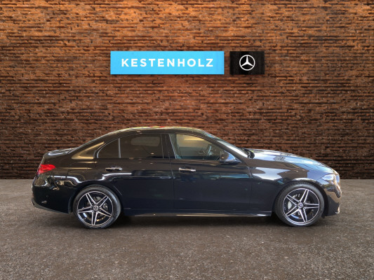 [all]Werksgarantie bis 29.01.2029 / Gratisservice 10 Jahre oder 100'000 Km, Reparaturservice 3 Jahre oder 100'000 Km ab 1.Inv. / zzgl. Ablieferungspauschale CHF 540.-[/all]


[all]

[/all]&nbsp; Airbag: Airbag Fahrer und BeifahrerAirbag: MittenairbagAirbag: Seitenairbag f&uuml;r Fahrer und BeifahrerAirbag: Window-KopfairbagsAntiblockiersystem (ABS)Assist: Aktiver Brems-AssistentAssist: Aktiver Spurhalte-AssistentAssist: Mercedes-Benz NotrufsystemBordcomputerDekor: Innenhimmel Stoff schwarzDekor: Mittelkonsole in Schwarz hochgl&auml;nzendDekor: Zierelemente in Wellenoptik silberDrehzahlmesserElektrische Fensterheber vorneElektronische TraktionskontrolleElektronisches Stabilit&auml;ts-Programm (ESP)Getriebe: 9G-TRONIC AutomatikHeckscheibenheizungLackierung: Uni-Lackierung PolarweissLicht: Drittes BremslichtLicht: LED High Performance-ScheinwerferMERCEDES-BENZ MOBILIT&Auml;TMERCEDES-SWISS-INTEGRALMedia: Digitales Radio (DAB)Paket: AVANTGARDE AdvancedPolster: Ledernachbildung ARTICO/Stoff Tomasi schwarzR&auml;der: 18'' AMG Leichtmetallr&auml;der im 5-Speichen-DesignR&auml;der: ReifendruckkontrolleServolenkungSicherheitsgurte 3-PunktWegfahrsperre elektronischZentralverriegelung mit Fernbedienung Assist: Verkehrszeichen-AssistentDekor: Instrumententafel und Bordkanten in Ledernachbildung ARTICO in NappaoptikEntfall Typenbezeichnung auf HeckdeckelLackierung: Metallic-LackierungMERCEDES-SWISS-INTEGRAL plusPaket: AMG Line Premium PlusKlima: Klimatisierungsautomatik THERMOTRONIC 4-ZonenLicht: DIGITAL LIGHT mit ProjektionsfunktionMedia: Burmester 3D-Surround-SoundsystemMedia: Head-Up DisplayPaket: AMG Line PremiumPanorama-SchiebedachPaket: KEYLESS GO Komfort-PaketPaket: Night-PaketAMG Frontsch&uuml;rze mit Zierelement (Wing) in Schwarz hochgl&auml;nzendBordkantenzierstab, Fensterlinienzierstab und Geh&auml;use der Aussenspiegel in Schwarz hochgl&auml;nzendHeckstossf&auml;nger mit Zierelement (Wing) in Schwarz hochgl&auml;nzendK&uuml;hlerverkleidung mit Mercedes-Benz Logo und Lamelle in Schwarz hochgl&auml;nzendW&auml;rmed&auml;mmendes Glas, ab B-S&auml;ule dunkel get&ouml;ntPaket: Park-Paket mit 360 -KameraAssist: 360-KameraAssist: Aktiver Parkassistent inkl. PARKTRONICPolster: Ledernachbildung ARTICO schwarz