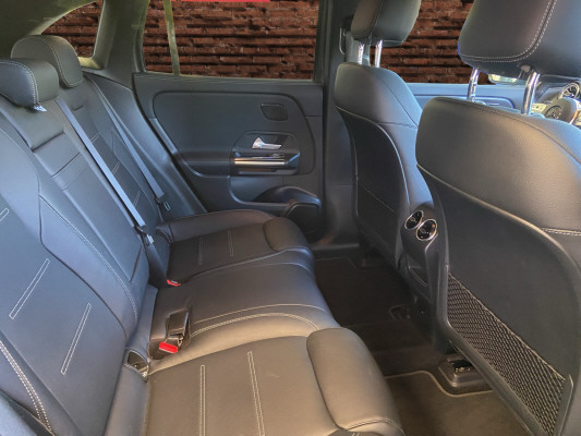 [all]12 Monate Garantie / Gratisservice 10 Jahre oder 100'000 Km ab 1.Inv. / zzgl. Ablieferungspauschale CHF 540.-[/all]


[all]

[/all]&nbsp; Airbag: Airbag Fahrer und BeifahrerAirbag: Seitenairbag f&uuml;r Fahrer und BeifahrerAirbag: Window-Kopfairbags f&uuml;r Fahrer, BeifahrerAmbientebeleuchtungAntiblockiersystem (ABS)Assist: Aktiver BremssassistentAssist: Aktiver Spurhalte-AssistentAssist: Elektronisches Stabilit&auml;ts-Programm (ESP)Assist: Geschwindigkeitslimit-AssistentAssist: R&uuml;ckfahrkameraAssist: Vorr&uuml;stung f&uuml;r OrtungsdienstDachreling in poliertem AluminiumDoppelcupholderEASY-PACK-HeckklappeFahrzeugschl&uuml;ssel: 2 silberfarbenGleichstrom-Ladesystem (DC-Laden) mit 110 kWLackierung: Uni-Lackierung PolarweissLadekabel f&uuml;r Industriesteckdose, 5m, glattLadekabel f&uuml;r Wallbox und &ouml;ffentliche Ladestationen, 5 m, glatt, 11 kWLicht: Adaptiver Fernlicht-Assistent PlusLicht: LED High Performance-ScheinwerferMERCEDES-BENZ MOBILIT&Auml;TMERCEDES-SWISS-INTEGRALMedia: Digitales Radio (DAB)Media: MBUX Multimediasystem mit zwei 7,25-Zoll-MediadisplaysMedia: Vorr&uuml;stung f&uuml;r das Fahrzeug-SetupPaket: Komfort-PaketPaket: Laderaum-PaketPaket: Licht- und SichtpaketPolster: Ledernachbildung ARTICO/Mikrofaser DINAMICA schwarzR&auml;der: TIREFITServolenkungVorr&uuml;stung f&uuml;r IONITYVorr&uuml;stung f&uuml;r Mercedes me ChargeWechselstromsystem (AC-Laden) Assist: VerkehrszeichenerkennungGet&ouml;nte W&auml;rmeschutzverglasungLackierung: Metallic-LackierungPaket: Fahrassistenz-PaketPaket: Leder-Paket und Sitzklimatisierung vornePaket: Premium-PaketMedia: Kabelloses Ladesystem f&uuml;r mobile Ger&auml;teMedia: MBUX Augmented Reality f&uuml;r NavigationMedia: Soundsystem AdvancedPaket: Advantage-PaketPaket: KEYLESS-GO-Paket