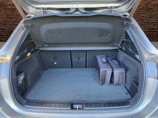 [all]12 Monate Garantie / Gratisservice 10 Jahre oder 100'000 Km ab 1.Inv. / zzgl. Ablieferungspauschale CHF 540.-[/all]


[all]

[/all]&nbsp; Airbag: Airbag Fahrer und BeifahrerAirbag: Seitenairbag f&uuml;r Fahrer und BeifahrerAirbag: Window-Kopfairbags f&uuml;r Fahrer, BeifahrerAmbientebeleuchtungAntiblockiersystem (ABS)Assist: Aktiver BremssassistentAssist: Aktiver Spurhalte-AssistentAssist: Elektronisches Stabilit&auml;ts-Programm (ESP)Assist: Geschwindigkeitslimit-AssistentAssist: R&uuml;ckfahrkameraAssist: Vorr&uuml;stung f&uuml;r OrtungsdienstDachreling in poliertem AluminiumDoppelcupholderEASY-PACK-HeckklappeFahrzeugschl&uuml;ssel: 2 silberfarbenGleichstrom-Ladesystem (DC-Laden) mit 110 kWLackierung: Uni-Lackierung PolarweissLadekabel f&uuml;r Industriesteckdose, 5m, glattLadekabel f&uuml;r Wallbox und &ouml;ffentliche Ladestationen, 5 m, glatt, 11 kWLicht: Adaptiver Fernlicht-Assistent PlusLicht: LED High Performance-ScheinwerferMERCEDES-BENZ MOBILIT&Auml;TMERCEDES-SWISS-INTEGRALMedia: Digitales Radio (DAB)Media: MBUX Multimediasystem mit zwei 7,25-Zoll-MediadisplaysMedia: Vorr&uuml;stung f&uuml;r das Fahrzeug-SetupPaket: Komfort-PaketPaket: Laderaum-PaketPaket: Licht- und SichtpaketPolster: Ledernachbildung ARTICO/Mikrofaser DINAMICA schwarzR&auml;der: TIREFITServolenkungVorr&uuml;stung f&uuml;r IONITYVorr&uuml;stung f&uuml;r Mercedes me ChargeWechselstromsystem (AC-Laden) Assist: VerkehrszeichenerkennungGet&ouml;nte W&auml;rmeschutzverglasungLackierung: Metallic-LackierungPaket: Fahrassistenz-PaketPaket: Leder-Paket und Sitzklimatisierung vornePaket: Premium-PaketMedia: Kabelloses Ladesystem f&uuml;r mobile Ger&auml;teMedia: MBUX Augmented Reality f&uuml;r NavigationMedia: Soundsystem AdvancedPaket: Advantage-PaketPaket: KEYLESS-GO-Paket