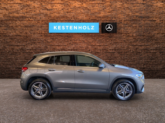 [all]12 Monate Garantie / Gratisservice 10 Jahre oder 100'000 Km ab 1.Inv. / zzgl. Ablieferungspauschale CHF 540.-[/all]


[all]

[/all]&nbsp; Airbag: Airbag Beifahrer deaktivierbarAirbag: Airbag Fahrer und BeifahrerAirbag: Head-/Thorax-SidebagsAirbag: Knie-Airbag f&uuml;r FahrerAirbag: Seitenairbag f&uuml;r Fahrer und BeifahrerAntiblockiersystem (ABS)Assist: Aktiver BremssassistentAssist: Aktiver Spurhalte-AssistentAssist: TEMPOMAT mit LimiterDekor: Zierelemente mit CarbonstrukturECO Start-Stopp-FunktionElektronisches Stabilit&auml;ts-Programm (ESP)Erste-Hilfe-Kasten und WarndreieckFahrzeugschl&uuml;ssel mit dekorativer ChromeinfassungGarantie: MERCEDES-SWISS-INTEGRALGep&auml;cknetz im BeifahrerfussraumGetriebe: Automatisches Doppelkupplungsgetriebe 8G-DCTKEYLESS GO Start FunktionLackierung: Uni-Lackierung PolarweissLadekabel f&uuml;r Wallbox und &ouml;ffentliche Ladestationen, 5m,glattLicht: LED High Performance-ScheinwerferMERCEDES-BENZ MOBILIT&Auml;TMERCEDES-SWISS-INTEGRALMedia: Digitales Radio (DAB)Polster: Ledernachbildung ARTICO/Mikrofaser DINAMICARegensensor f&uuml;r Scheibenwischer vorneReifendruck-KontrollanzeigeRemote ServicesR&auml;der: AMG Leichtmetallr&auml;der 19" im 5-Doppelspeichen-DesignServolenkung geschwindigkeitsabh&auml;ngigTIREFIT mit Reifenf&uuml;llkompressor Assist: VerkehrszeichenerkennungDekor: Zierelemente Aluminium mit L&auml;ngsschliff hellDiebstahlwarnanlage mit Innenraum-Klima: Klimatisierungsautomatik THERMOTRONICLackierung: Metallic-LackierungLadeanschluss f&uuml;r Wechselstrom 3,4kWLenkrad: Multifunktions-Sportlenkrad in Leder NappaMedia: Vorr&uuml;stung f&uuml;r Live Traffic InformationPaket: Fahrassistenz-Paket ohne PRE-SAFEAssist: Aktiver Geschwindigkeitslimit-AssistentAssist: Aktiver Lenk-AssistentAssist: Aktiver Park-Assistent mit DISTRONICAssist: Aktiver Spurwechsel-AssistentAssist: Automatische Wiederanfahrt im StauAssist: Streckenbasierte GeschwindigkeitsanpassungPaket: Komfort-PaketPaket: Park-Paket mit 360&deg; -KameraAssist: 360-KameraAssist: Aktiver Parkassistent inkl. PARKTRONICPaket: Premium-Plus-PaketBeleuchtete Einstiegsleisten mit Mercedes-Benz Schriftzug und WechselcoverLicht: Adaptiver Fernlicht-Assistent PlusLicht: Ambientebeleuchtung Multi-ColourLicht: MULTIBEAM LED ScheinwerferMedia: Burmester Surround SoundsystemMedia: FestplattennavigationMedia: Media-DisplayMedia: Soundsystem AdvancedPaket: KEYLESS-GO Komfort-PaketPaket: Memory-PaketPaket: Park-Paket mit R&uuml;ckfahrkameraPaket: Spiegel-PaketPanorama-SchiebedachSitze: 4-Wege-Lordosenst&uuml;tzeSitze: Beifahrersitz elektrisch verstellbar mit Memory-FunktionSitze: Sitzheizung f&uuml;r Fahrer und BeifahrerVolldigitales Instrumenten-DisplayPaket: Spiegel-PaketR&auml;der: SommerreifenSitze: Fondsitze l&auml;ngs verstellbarSitze: Mittelarmlehne hintenSitze: Sportsitze vorneW&auml;rmed&auml;mmendes Glas, ab B-S&auml;ule dunkel get&ouml;nt