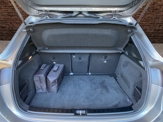 [all]12 Monate Garantie / Gratisservice 10 Jahre oder 100'000 Km ab 1.Inv. / zzgl. Ablieferungspauschale CHF 540.-[/all]


[all]

[/all]&nbsp; Airbag: Airbag Beifahrer deaktivierbarAirbag: Airbag Fahrer und BeifahrerAirbag: Head-/Thorax-SidebagsAirbag: Knie-Airbag f&uuml;r FahrerAirbag: Seitenairbag f&uuml;r Fahrer und BeifahrerAntiblockiersystem (ABS)Assist: Aktiver BremssassistentAssist: Aktiver Spurhalte-AssistentAssist: TEMPOMAT mit LimiterDekor: Zierelemente mit CarbonstrukturECO Start-Stopp-FunktionElektronisches Stabilit&auml;ts-Programm (ESP)Erste-Hilfe-Kasten und WarndreieckFahrzeugschl&uuml;ssel mit dekorativer ChromeinfassungGarantie: MERCEDES-SWISS-INTEGRALGep&auml;cknetz im BeifahrerfussraumGetriebe: Automatisches Doppelkupplungsgetriebe 8G-DCTKEYLESS GO Start FunktionLackierung: Uni-Lackierung PolarweissLadekabel f&uuml;r Wallbox und &ouml;ffentliche Ladestationen, 5m,glattLicht: LED High Performance-ScheinwerferMERCEDES-BENZ MOBILIT&Auml;TMERCEDES-SWISS-INTEGRALMedia: Digitales Radio (DAB)Polster: Ledernachbildung ARTICO/Mikrofaser DINAMICARegensensor f&uuml;r Scheibenwischer vorneReifendruck-KontrollanzeigeRemote ServicesR&auml;der: AMG Leichtmetallr&auml;der 19" im 5-Doppelspeichen-DesignServolenkung geschwindigkeitsabh&auml;ngigTIREFIT mit Reifenf&uuml;llkompressor Assist: VerkehrszeichenerkennungDekor: Zierelemente Aluminium mit L&auml;ngsschliff hellDiebstahlwarnanlage mit Innenraum-Klima: Klimatisierungsautomatik THERMOTRONICLackierung: Metallic-LackierungLadeanschluss f&uuml;r Wechselstrom 3,4kWLenkrad: Multifunktions-Sportlenkrad in Leder NappaMedia: Vorr&uuml;stung f&uuml;r Live Traffic InformationPaket: Fahrassistenz-Paket ohne PRE-SAFEAssist: Aktiver Geschwindigkeitslimit-AssistentAssist: Aktiver Lenk-AssistentAssist: Aktiver Park-Assistent mit DISTRONICAssist: Aktiver Spurwechsel-AssistentAssist: Automatische Wiederanfahrt im StauAssist: Streckenbasierte GeschwindigkeitsanpassungPaket: Komfort-PaketPaket: Park-Paket mit 360&deg; -KameraAssist: 360-KameraAssist: Aktiver Parkassistent inkl. PARKTRONICPaket: Premium-Plus-PaketBeleuchtete Einstiegsleisten mit Mercedes-Benz Schriftzug und WechselcoverLicht: Adaptiver Fernlicht-Assistent PlusLicht: Ambientebeleuchtung Multi-ColourLicht: MULTIBEAM LED ScheinwerferMedia: Burmester Surround SoundsystemMedia: FestplattennavigationMedia: Media-DisplayMedia: Soundsystem AdvancedPaket: KEYLESS-GO Komfort-PaketPaket: Memory-PaketPaket: Park-Paket mit R&uuml;ckfahrkameraPaket: Spiegel-PaketPanorama-SchiebedachSitze: 4-Wege-Lordosenst&uuml;tzeSitze: Beifahrersitz elektrisch verstellbar mit Memory-FunktionSitze: Sitzheizung f&uuml;r Fahrer und BeifahrerVolldigitales Instrumenten-DisplayPaket: Spiegel-PaketR&auml;der: SommerreifenSitze: Fondsitze l&auml;ngs verstellbarSitze: Mittelarmlehne hintenSitze: Sportsitze vorneW&auml;rmed&auml;mmendes Glas, ab B-S&auml;ule dunkel get&ouml;nt