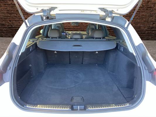 [all]12 Monate Garantie / Gratisservice 10 Jahre oder 100'000 Km ab 1.Inv. / zzgl. Ablieferungspauschale CHF 540.-[/all]


[all]

[/all]&nbsp; Airbag: Airbag Fahrer und BeifahrerAirbag: Seitenairbag f&uuml;r Fahrer und BeifahrerAirbag: Window-Kopfairbags f&uuml;r Fahrer, BeifahrerAntiblockiersystem (ABS)Assist: Aktiver BremssassistentAssist: Aktiver Spurhalte-AssistentAssist: Elektronisches Stabilit&auml;ts-Programm (ESP)Assist: Scheibenwischerbl&auml;tter mit RegensensorAssist: TempomatDekor: Mittelkonsole in HochglanzschwarzDekor: Zierelemente silbergrau mit DiamantmusterDieselpartikelfilterDoppelcupholderEASY-PACK-HeckklappeFahrwerk: AGILITY CONTROL-Aufh&auml;ngung, um 15 mm tiefergelegt mit selektivem D&auml;mpfungssystemFahrwerk: DYNAMIC SELECTGetriebe: 9G-TRONIC AutomatikIntegrierter Startergenerator der zweiten GenerationKEYLESS GO Start FunktionLackierung: Uni-Lackierung PolarweissLaderaumabdeckung inklusive EASY-PACK SicherheitsnetzMERCEDES-BENZ MOBILIT&Auml;TMERCEDES-SWISS-INTEGRALMedia: MBUX MultimediasystemMedia: Media Display (11,9 Zoll)Paket: Advantage-PaketPaket: BasispaketPaket: Innenraumlicht-PaketPolster: Stoff/ARTICO schwarzPowerdomes auf MotorhaubeRemote ServicesR&auml;der: 17'' Leichtmetallr&auml;der im 5-Speichen-DesignServolenkung geschwindigkeitsabh&auml;ngig Airbag: Seitenairbags hintenAnh&auml;ngevorrichtung mit ESP Anh&auml;ngerstabilisierungDekor: Dachhimmel in Stoff kristallgrauEntfernung des Fahrzeugtypenschilds auf dem KofferraumPaket: Premium-PaketAmbientebeleuchtungEinstiegsschienen vorne beleuchtetLicht: DIGITAL LIGHTMedia: MBUX Augmented Reality f&uuml;r NavigationPaket: KEYLESS GO Komfort-PaketPaket: Memory-PaketPaket: Park-Paket mit 360&deg; -KameraPaket: USB-Paket PlusPanorama-Schiebedach