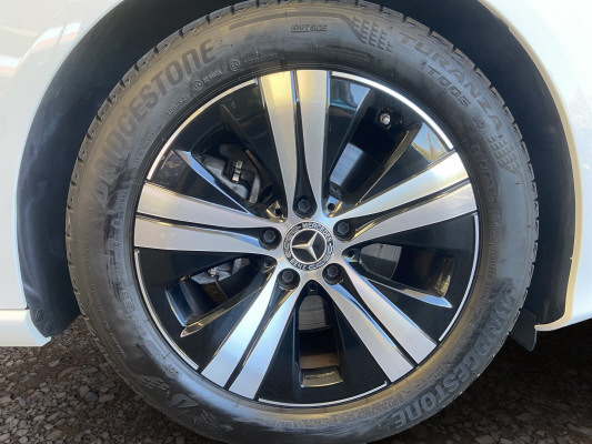 [all]12 Monate Garantie / Gratisservice 10 Jahre oder 100'000 Km ab 1.Inv. / zzgl. Ablieferungspauschale CHF 540.-[/all]


[all]

[/all]&nbsp; Airbag: Airbag Fahrer und BeifahrerAirbag: Seitenairbag f&uuml;r Fahrer und BeifahrerAirbag: Window-Kopfairbags f&uuml;r Fahrer, BeifahrerAntiblockiersystem (ABS)Assist: Aktiver BremssassistentAssist: Aktiver Spurhalte-AssistentAssist: Elektronisches Stabilit&auml;ts-Programm (ESP)Assist: Scheibenwischerbl&auml;tter mit RegensensorAssist: TempomatDekor: Mittelkonsole in HochglanzschwarzDekor: Zierelemente silbergrau mit DiamantmusterDieselpartikelfilterDoppelcupholderEASY-PACK-HeckklappeFahrwerk: AGILITY CONTROL-Aufh&auml;ngung, um 15 mm tiefergelegt mit selektivem D&auml;mpfungssystemFahrwerk: DYNAMIC SELECTGetriebe: 9G-TRONIC AutomatikIntegrierter Startergenerator der zweiten GenerationKEYLESS GO Start FunktionLackierung: Uni-Lackierung PolarweissLaderaumabdeckung inklusive EASY-PACK SicherheitsnetzMERCEDES-BENZ MOBILIT&Auml;TMERCEDES-SWISS-INTEGRALMedia: MBUX MultimediasystemMedia: Media Display (11,9 Zoll)Paket: Advantage-PaketPaket: BasispaketPaket: Innenraumlicht-PaketPolster: Stoff/ARTICO schwarzPowerdomes auf MotorhaubeRemote ServicesR&auml;der: 17'' Leichtmetallr&auml;der im 5-Speichen-DesignServolenkung geschwindigkeitsabh&auml;ngig Airbag: Seitenairbags hintenAnh&auml;ngevorrichtung mit ESP Anh&auml;ngerstabilisierungDekor: Dachhimmel in Stoff kristallgrauEntfernung des Fahrzeugtypenschilds auf dem KofferraumPaket: Premium-PaketAmbientebeleuchtungEinstiegsschienen vorne beleuchtetLicht: DIGITAL LIGHTMedia: MBUX Augmented Reality f&uuml;r NavigationPaket: KEYLESS GO Komfort-PaketPaket: Memory-PaketPaket: Park-Paket mit 360&deg; -KameraPaket: USB-Paket PlusPanorama-Schiebedach