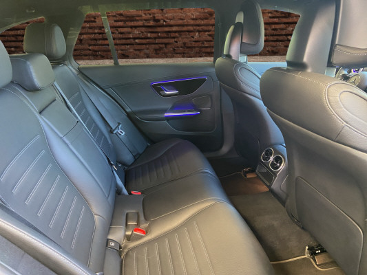 [all]12 Monate Garantie / Gratisservice 10 Jahre oder 100'000 Km ab 1.Inv. / zzgl. Ablieferungspauschale CHF 540.-[/all]


[all]

[/all]&nbsp; AMG Hintere Stossstange mit Diffusoroptik und schwarzen EinlagenAMG LineAMG Seitenverkleidungen in FahrzeugfarbeAMG Vordere Stossstange mit sportlichen Lufteinl&auml;ssen und ChromelementenAirbag: Airbag Fahrer und BeifahrerAirbag: Seitenairbag f&uuml;r Fahrer und BeifahrerAirbag: Window-Kopfairbags f&uuml;r Fahrer, BeifahrerAntiblockiersystem (ABS)Assist: Aktiver BremssassistentAssist: Aktiver Spurhalte-AssistentAssist: Elektronisches Stabilit&auml;ts-Programm (ESP)Assist: Scheibenwischerbl&auml;tter mit RegensensorAssist: TempomatDachreling in poliertem AluminiumDekor: Mittelkonsole in HochglanzschwarzDekor: Zierelemente MetallstrukturDieselpartikelfilterDoppelcupholderEASY-PACK-HeckklappeFahrwerk: DYNAMIC SELECTGetriebe: 9G-TRONIC AutomatikIntegrierter Startergenerator der zweiten GenerationKEYLESS GO Start FunktionLackierung: Uni-Lackierung PolarweissLaderaumabdeckung inklusive EASY-PACK SicherheitsnetzMERCEDES-BENZ MOBILIT&Auml;TMERCEDES-SWISS-INTEGRALMedia: MBUX MultimediasystemMedia: Media Display (11,9 Zoll)Paket: Advantage-PaketPaket: BasispaketPaket: Innenraumlicht-PaketPolster: ARTICO/DINAMICA schwarzPowerdomes auf MotorhaubeRemote ServicesR&auml;der: AMG 18'' Leichtmetallr&auml;der im 5-Speichen-DesignServolenkung geschwindigkeitsabh&auml;ngig Airbag: Seitenairbags hintenDachhimmel schwarzDekor: Linienstruktur anthrazit, Zierelemente Holz LindeLackierung: Metallic-LackierungPaket: Premium-Executive-PaketPaket: Premium-PaketPaket: Sport-Paket BlackAMG Frontsch&uuml;rze mit Zierelementen (Fl&uuml;ge) in HochglanzschwarzAussenspiegelgeh&auml;use in HochglanzschwarzDiamantgrill mit Pins in Silber und Einzellamelle in Hochglanzschwarz lackiertHintere Stossstange mit Zierelementen (Fl&uuml;ge) in HochglanzschwarzPaket: USB-Paket PlusPolster: Leder schwarz