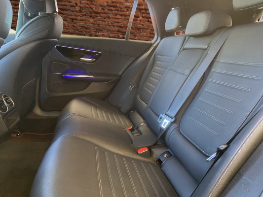 [all]12 Monate Garantie / Gratisservice 10 Jahre oder 100'000 Km ab 1.Inv. / zzgl. Ablieferungspauschale CHF 540.-[/all]


[all]

[/all]&nbsp; AMG Hintere Stossstange mit Diffusoroptik und schwarzen EinlagenAMG LineAMG Seitenverkleidungen in FahrzeugfarbeAMG Vordere Stossstange mit sportlichen Lufteinl&auml;ssen und ChromelementenAirbag: Airbag Fahrer und BeifahrerAirbag: Seitenairbag f&uuml;r Fahrer und BeifahrerAirbag: Window-Kopfairbags f&uuml;r Fahrer, BeifahrerAntiblockiersystem (ABS)Assist: Aktiver BremssassistentAssist: Aktiver Spurhalte-AssistentAssist: Elektronisches Stabilit&auml;ts-Programm (ESP)Assist: Scheibenwischerbl&auml;tter mit RegensensorAssist: TempomatDachreling in poliertem AluminiumDekor: Mittelkonsole in HochglanzschwarzDekor: Zierelemente MetallstrukturDieselpartikelfilterDoppelcupholderEASY-PACK-HeckklappeFahrwerk: DYNAMIC SELECTGetriebe: 9G-TRONIC AutomatikIntegrierter Startergenerator der zweiten GenerationKEYLESS GO Start FunktionLackierung: Uni-Lackierung PolarweissLaderaumabdeckung inklusive EASY-PACK SicherheitsnetzMERCEDES-BENZ MOBILIT&Auml;TMERCEDES-SWISS-INTEGRALMedia: MBUX MultimediasystemMedia: Media Display (11,9 Zoll)Paket: Advantage-PaketPaket: BasispaketPaket: Innenraumlicht-PaketPolster: ARTICO/DINAMICA schwarzPowerdomes auf MotorhaubeRemote ServicesR&auml;der: AMG 18'' Leichtmetallr&auml;der im 5-Speichen-DesignServolenkung geschwindigkeitsabh&auml;ngig Airbag: Seitenairbags hintenDachhimmel schwarzDekor: Linienstruktur anthrazit, Zierelemente Holz LindeLackierung: Metallic-LackierungPaket: Premium-Executive-PaketPaket: Premium-PaketPaket: Sport-Paket BlackAMG Frontsch&uuml;rze mit Zierelementen (Fl&uuml;ge) in HochglanzschwarzAussenspiegelgeh&auml;use in HochglanzschwarzDiamantgrill mit Pins in Silber und Einzellamelle in Hochglanzschwarz lackiertHintere Stossstange mit Zierelementen (Fl&uuml;ge) in HochglanzschwarzPaket: USB-Paket PlusPolster: Leder schwarz