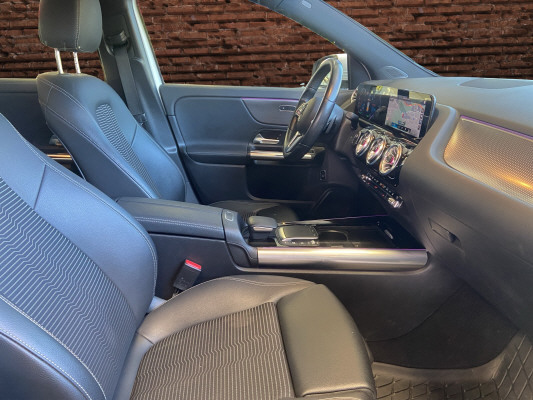 [all]12 Monate Garantie / Gratisservice 10 Jahre oder 100'000 Km ab 1.Inv. / zzgl. Ablieferungspauschale CHF 540.-[/all]


[all]

[/all]&nbsp; Airbag: Airbag Fahrer und BeifahrerAirbag: Seitenairbag f&uuml;r Fahrer und BeifahrerAirbag: Window-Kopfairbags f&uuml;r Fahrer, BeifahrerAmbientebeleuchtungAntiblockiersystem (ABS)Assist: Aktiver BremssassistentAssist: Aktiver Spurhalte-AssistentAssist: Elektronisches Stabilit&auml;ts-Programm (ESP)Assist: Geschwindigkeitslimit-AssistentAssist: R&uuml;ckfahrkameraAssist: Vorr&uuml;stung f&uuml;r OrtungsdienstAussenring mit Bel&uuml;ftungsd&uuml;sen in Chrom, Dekorelement in Hochglanzschwarz, InnenringDachreling in poliertem AluminiumDekor: Zierelemente SpiraloptikDoppelcupholderEASY-PACK-HeckklappeFahrzeugschl&uuml;ssel: 2 silberfarbenGleichstrom-Ladesystem (DC-Laden) mit 110 kWKlima: Klimatisierungsautomatik THERMOTRONICLackierung: Uni-Lackierung PolarweissLadekabel f&uuml;r Industriesteckdose, 5m, glattLadekabel f&uuml;r Wallbox und &ouml;ffentliche Ladestationen, 5 m, glatt, 11 kWLenkrad: Multifunktions-Sportlenkrad in LederLicht: Adaptiver Fernlicht-Assistent PlusLicht: LED High Performance-ScheinwerferMERCEDES-BENZ MOBILIT&Auml;TMERCEDES-SWISS-INTEGRALMedia: Digitales Radio (DAB)Media: MBUX Multimediasystem mit zwei 7,25-Zoll-MediadisplaysMedia: Vorr&uuml;stung f&uuml;r das Fahrzeug-SetupPaket: Komfort-PaketPaket: Laderaum-PaketPaket: Licht- und SichtpaketPolster: Polster Ledernachbildung ARTICO/Stoff schwarzR&auml;der: Leichtmetallr&auml;der 18'' im 5-Speichen-DesignR&auml;der: TIREFITServolenkungVorr&uuml;stung f&uuml;r IONITYVorr&uuml;stung f&uuml;r Mercedes me ChargeWechselstromsystem (AC-Laden) Assist: VerkehrszeichenerkennungPaket: Advantage-PaketAssist: Totwinkel-AssistentMedia: Media-Display, 10,25 ZollPaket: Park-PaketPaket: Spiegel-PaketVolldigitales Instrumenten-DisplayPaket: Fahrassistenz-PaketSitze: Sitzheizung f&uuml;r Fahrer und Beifahrer