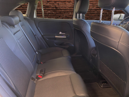 [all]12 Monate Garantie / Gratisservice 10 Jahre oder 100'000 Km ab 1.Inv. / zzgl. Ablieferungspauschale CHF 540.-[/all]


[all]

[/all]&nbsp; Airbag: Airbag Fahrer und BeifahrerAirbag: Seitenairbag f&uuml;r Fahrer und BeifahrerAirbag: Window-Kopfairbags f&uuml;r Fahrer, BeifahrerAmbientebeleuchtungAntiblockiersystem (ABS)Assist: Aktiver BremssassistentAssist: Aktiver Spurhalte-AssistentAssist: Elektronisches Stabilit&auml;ts-Programm (ESP)Assist: Geschwindigkeitslimit-AssistentAssist: R&uuml;ckfahrkameraAssist: Vorr&uuml;stung f&uuml;r OrtungsdienstAussenring mit Bel&uuml;ftungsd&uuml;sen in Chrom, Dekorelement in Hochglanzschwarz, InnenringDachreling in poliertem AluminiumDekor: Zierelemente SpiraloptikDoppelcupholderEASY-PACK-HeckklappeFahrzeugschl&uuml;ssel: 2 silberfarbenGleichstrom-Ladesystem (DC-Laden) mit 110 kWKlima: Klimatisierungsautomatik THERMOTRONICLackierung: Uni-Lackierung PolarweissLadekabel f&uuml;r Industriesteckdose, 5m, glattLadekabel f&uuml;r Wallbox und &ouml;ffentliche Ladestationen, 5 m, glatt, 11 kWLenkrad: Multifunktions-Sportlenkrad in LederLicht: Adaptiver Fernlicht-Assistent PlusLicht: LED High Performance-ScheinwerferMERCEDES-BENZ MOBILIT&Auml;TMERCEDES-SWISS-INTEGRALMedia: Digitales Radio (DAB)Media: MBUX Multimediasystem mit zwei 7,25-Zoll-MediadisplaysMedia: Vorr&uuml;stung f&uuml;r das Fahrzeug-SetupPaket: Komfort-PaketPaket: Laderaum-PaketPaket: Licht- und SichtpaketPolster: Polster Ledernachbildung ARTICO/Stoff schwarzR&auml;der: Leichtmetallr&auml;der 18'' im 5-Speichen-DesignR&auml;der: TIREFITServolenkungVorr&uuml;stung f&uuml;r IONITYVorr&uuml;stung f&uuml;r Mercedes me ChargeWechselstromsystem (AC-Laden) Assist: VerkehrszeichenerkennungPaket: Advantage-PaketAssist: Totwinkel-AssistentMedia: Media-Display, 10,25 ZollPaket: Park-PaketPaket: Spiegel-PaketVolldigitales Instrumenten-DisplayPaket: Fahrassistenz-PaketSitze: Sitzheizung f&uuml;r Fahrer und Beifahrer