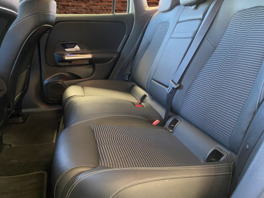 [all]12 Monate Garantie / Gratisservice 10 Jahre oder 100'000 Km ab 1.Inv. / zzgl. Ablieferungspauschale CHF 540.-[/all]


[all]

[/all]&nbsp; Airbag: Airbag Fahrer und BeifahrerAirbag: Seitenairbag f&uuml;r Fahrer und BeifahrerAirbag: Window-Kopfairbags f&uuml;r Fahrer, BeifahrerAmbientebeleuchtungAntiblockiersystem (ABS)Assist: Aktiver BremssassistentAssist: Aktiver Spurhalte-AssistentAssist: Elektronisches Stabilit&auml;ts-Programm (ESP)Assist: Geschwindigkeitslimit-AssistentAssist: R&uuml;ckfahrkameraAssist: Vorr&uuml;stung f&uuml;r OrtungsdienstAussenring mit Bel&uuml;ftungsd&uuml;sen in Chrom, Dekorelement in Hochglanzschwarz, InnenringDachreling in poliertem AluminiumDekor: Zierelemente SpiraloptikDoppelcupholderEASY-PACK-HeckklappeFahrzeugschl&uuml;ssel: 2 silberfarbenGleichstrom-Ladesystem (DC-Laden) mit 110 kWKlima: Klimatisierungsautomatik THERMOTRONICLackierung: Uni-Lackierung PolarweissLadekabel f&uuml;r Industriesteckdose, 5m, glattLadekabel f&uuml;r Wallbox und &ouml;ffentliche Ladestationen, 5 m, glatt, 11 kWLenkrad: Multifunktions-Sportlenkrad in LederLicht: Adaptiver Fernlicht-Assistent PlusLicht: LED High Performance-ScheinwerferMERCEDES-BENZ MOBILIT&Auml;TMERCEDES-SWISS-INTEGRALMedia: Digitales Radio (DAB)Media: MBUX Multimediasystem mit zwei 7,25-Zoll-MediadisplaysMedia: Vorr&uuml;stung f&uuml;r das Fahrzeug-SetupPaket: Komfort-PaketPaket: Laderaum-PaketPaket: Licht- und SichtpaketPolster: Polster Ledernachbildung ARTICO/Stoff schwarzR&auml;der: Leichtmetallr&auml;der 18'' im 5-Speichen-DesignR&auml;der: TIREFITServolenkungVorr&uuml;stung f&uuml;r IONITYVorr&uuml;stung f&uuml;r Mercedes me ChargeWechselstromsystem (AC-Laden) Assist: VerkehrszeichenerkennungPaket: Advantage-PaketAssist: Totwinkel-AssistentMedia: Media-Display, 10,25 ZollPaket: Park-PaketPaket: Spiegel-PaketVolldigitales Instrumenten-DisplayPaket: Fahrassistenz-PaketSitze: Sitzheizung f&uuml;r Fahrer und Beifahrer