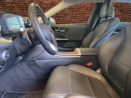 [all]12 Monate Garantie / Gratisservice 10 Jahre oder 100'000 Km ab 1.Inv. / zzgl. Ablieferungspauschale CHF 540.-[/all]


[all]

[/all]&nbsp; AVANTGARDEAirbag: Airbag Fahrer und BeifahrerAirbag: Seitenairbag f&uuml;r Fahrer und BeifahrerAirbag: Window-Kopfairbags f&uuml;r Fahrer, BeifahrerAntiblockiersystem (ABS)Assist: Aktiver BremssassistentAssist: Aktiver Spurhalte-AssistentAssist: Elektronisches Stabilit&auml;ts-Programm (ESP)Assist: Scheibenwischerbl&auml;tter mit RegensensorAssist: TempomatDekor: Mittelkonsole in HochglanzschwarzDekor: Zierelemente silbergrau mit DiamantmusterDoppelcupholderFahrwerk: AGILITY CONTROL-Aufh&auml;ngung, um 15 mm tiefergelegt mit selektivem D&auml;mpfungssystemFahrwerk: DYNAMIC SELECTGetriebe: 9G-TRONIC AutomatikIntegrierter Startergenerator der zweiten GenerationKEYLESS GO Start FunktionLackierung: Uni-Lackierung PolarweissLaderaumabdeckung inklusive EASY-PACK SicherheitsnetzMERCEDES-BENZ MOBILIT&Auml;TMERCEDES-SWISS-INTEGRALMedia: MBUX MultimediasystemMedia: Media Display (11,9 Zoll)Paket: Advantage-PaketPaket: BasispaketPaket: Innenraumlicht-PaketPolster: Stoff/ARTICO schwarzPowerdomes auf MotorhaubeRemote ServicesR&auml;der: 17'' Leichtmetallr&auml;der im 5-Speichen-DesignServolenkung geschwindigkeitsabh&auml;ngig Assist: Verkehrszeichen-AssistentDekor: Mittelkonsole silbergrau mit DiamantmusterLackierung: Metallic-LackierungPaket: Fahrassistenz-Paket PlusAssist: Aktive Abstands-Assistent DISTRONICAssist: PRE-SAFE Impuls SeiteAssist: PRE-SAFE SystemPaket: Premium-PaketAmbientebeleuchtungEinstiegsschienen vorne beleuchtetMedia: MBUX Augmented Reality f&uuml;r NavigationPaket: KEYLESS GO Komfort-PaketPaket: Memory-PaketPolster: ARTICO schwarz