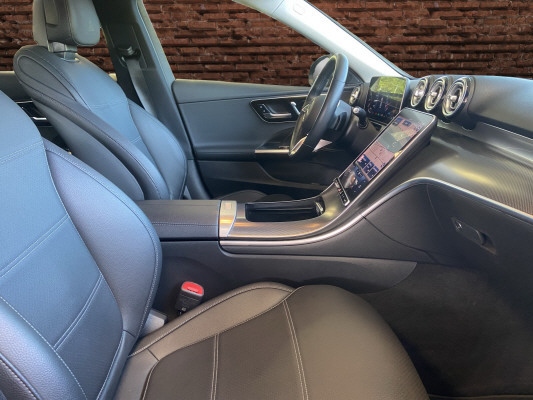 [all]12 Monate Garantie / Gratisservice 10 Jahre oder 100'000 Km ab 1.Inv. / zzgl. Ablieferungspauschale CHF 540.-[/all]


[all]

[/all]&nbsp; AVANTGARDEAirbag: Airbag Fahrer und BeifahrerAirbag: Seitenairbag f&uuml;r Fahrer und BeifahrerAirbag: Window-Kopfairbags f&uuml;r Fahrer, BeifahrerAntiblockiersystem (ABS)Assist: Aktiver BremssassistentAssist: Aktiver Spurhalte-AssistentAssist: Elektronisches Stabilit&auml;ts-Programm (ESP)Assist: Scheibenwischerbl&auml;tter mit RegensensorAssist: TempomatDekor: Mittelkonsole in HochglanzschwarzDekor: Zierelemente silbergrau mit DiamantmusterDoppelcupholderFahrwerk: AGILITY CONTROL-Aufh&auml;ngung, um 15 mm tiefergelegt mit selektivem D&auml;mpfungssystemFahrwerk: DYNAMIC SELECTGetriebe: 9G-TRONIC AutomatikIntegrierter Startergenerator der zweiten GenerationKEYLESS GO Start FunktionLackierung: Uni-Lackierung PolarweissLaderaumabdeckung inklusive EASY-PACK SicherheitsnetzMERCEDES-BENZ MOBILIT&Auml;TMERCEDES-SWISS-INTEGRALMedia: MBUX MultimediasystemMedia: Media Display (11,9 Zoll)Paket: Advantage-PaketPaket: BasispaketPaket: Innenraumlicht-PaketPolster: Stoff/ARTICO schwarzPowerdomes auf MotorhaubeRemote ServicesR&auml;der: 17'' Leichtmetallr&auml;der im 5-Speichen-DesignServolenkung geschwindigkeitsabh&auml;ngig Assist: Verkehrszeichen-AssistentDekor: Mittelkonsole silbergrau mit DiamantmusterLackierung: Metallic-LackierungPaket: Fahrassistenz-Paket PlusAssist: Aktive Abstands-Assistent DISTRONICAssist: PRE-SAFE Impuls SeiteAssist: PRE-SAFE SystemPaket: Premium-PaketAmbientebeleuchtungEinstiegsschienen vorne beleuchtetMedia: MBUX Augmented Reality f&uuml;r NavigationPaket: KEYLESS GO Komfort-PaketPaket: Memory-PaketPolster: ARTICO schwarz