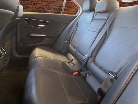 [all]12 Monate Garantie / Gratisservice 10 Jahre oder 100'000 Km ab 1.Inv. / zzgl. Ablieferungspauschale CHF 540.-[/all]


[all]

[/all]&nbsp; AVANTGARDEAirbag: Airbag Fahrer und BeifahrerAirbag: Seitenairbag f&uuml;r Fahrer und BeifahrerAirbag: Window-Kopfairbags f&uuml;r Fahrer, BeifahrerAntiblockiersystem (ABS)Assist: Aktiver BremssassistentAssist: Aktiver Spurhalte-AssistentAssist: Elektronisches Stabilit&auml;ts-Programm (ESP)Assist: Scheibenwischerbl&auml;tter mit RegensensorAssist: TempomatDekor: Mittelkonsole in HochglanzschwarzDekor: Zierelemente silbergrau mit DiamantmusterDoppelcupholderFahrwerk: AGILITY CONTROL-Aufh&auml;ngung, um 15 mm tiefergelegt mit selektivem D&auml;mpfungssystemFahrwerk: DYNAMIC SELECTGetriebe: 9G-TRONIC AutomatikIntegrierter Startergenerator der zweiten GenerationKEYLESS GO Start FunktionLackierung: Uni-Lackierung PolarweissLaderaumabdeckung inklusive EASY-PACK SicherheitsnetzMERCEDES-BENZ MOBILIT&Auml;TMERCEDES-SWISS-INTEGRALMedia: MBUX MultimediasystemMedia: Media Display (11,9 Zoll)Paket: Advantage-PaketPaket: BasispaketPaket: Innenraumlicht-PaketPolster: Stoff/ARTICO schwarzPowerdomes auf MotorhaubeRemote ServicesR&auml;der: 17'' Leichtmetallr&auml;der im 5-Speichen-DesignServolenkung geschwindigkeitsabh&auml;ngig Assist: Verkehrszeichen-AssistentDekor: Mittelkonsole silbergrau mit DiamantmusterLackierung: Metallic-LackierungPaket: Fahrassistenz-Paket PlusAssist: Aktive Abstands-Assistent DISTRONICAssist: PRE-SAFE Impuls SeiteAssist: PRE-SAFE SystemPaket: Premium-PaketAmbientebeleuchtungEinstiegsschienen vorne beleuchtetMedia: MBUX Augmented Reality f&uuml;r NavigationPaket: KEYLESS GO Komfort-PaketPaket: Memory-PaketPolster: ARTICO schwarz