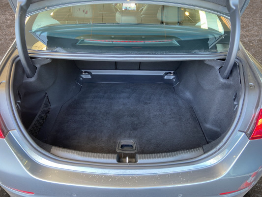 [all]12 Monate Garantie / Gratisservice 10 Jahre oder 100'000 Km ab 1.Inv. / zzgl. Ablieferungspauschale CHF 540.-[/all]


[all]

[/all]&nbsp; AVANTGARDEAirbag: Airbag Fahrer und BeifahrerAirbag: Seitenairbag f&uuml;r Fahrer und BeifahrerAirbag: Window-Kopfairbags f&uuml;r Fahrer, BeifahrerAntiblockiersystem (ABS)Assist: Aktiver BremssassistentAssist: Aktiver Spurhalte-AssistentAssist: Elektronisches Stabilit&auml;ts-Programm (ESP)Assist: Scheibenwischerbl&auml;tter mit RegensensorAssist: TempomatDekor: Mittelkonsole in HochglanzschwarzDekor: Zierelemente silbergrau mit DiamantmusterDoppelcupholderFahrwerk: AGILITY CONTROL-Aufh&auml;ngung, um 15 mm tiefergelegt mit selektivem D&auml;mpfungssystemFahrwerk: DYNAMIC SELECTGetriebe: 9G-TRONIC AutomatikIntegrierter Startergenerator der zweiten GenerationKEYLESS GO Start FunktionLackierung: Uni-Lackierung PolarweissLaderaumabdeckung inklusive EASY-PACK SicherheitsnetzMERCEDES-BENZ MOBILIT&Auml;TMERCEDES-SWISS-INTEGRALMedia: MBUX MultimediasystemMedia: Media Display (11,9 Zoll)Paket: Advantage-PaketPaket: BasispaketPaket: Innenraumlicht-PaketPolster: Stoff/ARTICO schwarzPowerdomes auf MotorhaubeRemote ServicesR&auml;der: 17'' Leichtmetallr&auml;der im 5-Speichen-DesignServolenkung geschwindigkeitsabh&auml;ngig Assist: Verkehrszeichen-AssistentDekor: Mittelkonsole silbergrau mit DiamantmusterLackierung: Metallic-LackierungPaket: Fahrassistenz-Paket PlusAssist: Aktive Abstands-Assistent DISTRONICAssist: PRE-SAFE Impuls SeiteAssist: PRE-SAFE SystemPaket: Premium-PaketAmbientebeleuchtungEinstiegsschienen vorne beleuchtetMedia: MBUX Augmented Reality f&uuml;r NavigationPaket: KEYLESS GO Komfort-PaketPaket: Memory-PaketPolster: ARTICO schwarz