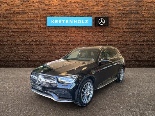 [all]12 Monate Garantie / Gratisservice 10 Jahre oder 100'000 Km ab 1.Inv. / zzgl. Ablieferungspauschale CHF 540.-[/all]


[all]

[/all]&nbsp; AMG Front- und Hecksch&uuml;rzeAMG VeloursfussmattenAirbag: Airbag Fahrer und BeifahrerAirbag: Knie-Airbag f&uuml;r FahrerAirbag: Seiten- und Beckenairbag (Pelvisbag)Airbag: Window-Kopfairbags f&uuml;r Fahrer, BeifahrerAntiblockiersystem (ABS)Armlehne f&uuml;r Fahrer- und BeifahrersitzAssist: COLLISION PREVENTION ASSISTAssist: Feststellbremse mit HOLD-Funktion und BerganfahrhilfeAssist: Tempomat mit GeschwindigkeitsbegrenzerAussenspiegel links elektrischAussentemperaturanzeigeDYNAMIC SELECTDachreling in ChromDiamantgrill mit verchromten Pins und LamelleElektrische Fensterheber vorne + hintenElektronisches Stabilit&auml;ts-Programm (ESP)Erste-Hilfe-Kasten und WarndreieckFenstereinfassung in poliertem AluminiumGarantie: MERCEDES-SWISS-INTEGRAL plus -HandschuhfachInnenraumbeleuchtungKEYLESS GO Start FunktionKlima: Klimatisierungsautomatik THERMATICLackierung: Uni-Lackierung PolarweissLaderaumabdeckungLenkrad: Multifunktions-Sportlenkrad in Leder NappaLicht: LED High Performance-ScheinwerferLicht:Adaptives BremslichtMedia: Digitales Radio (DAB)Polster: Ledernachbildung ARTICO/Mikrofaser DINAMICAR&auml;der: AMG Leichtmetallr&auml;der 19" im 5-Speichen-DesignServolenkung geschwindigkeitsabh&auml;ngigSitze:Vordersitze mit elektrischer H&ouml;hen-,Zentralverriegelung mit Fernbedienung und automatischer T&uuml;rverriegelung Assist: Aktive Abstands-Assistent DISTRONICBremsanlage mit gr&ouml;sseren Bremsscheiben an der VorderachseDachhimmel schwarzKEYLESS-GOKlima: Klimatisierungsautomatik THERMOTRONICLackierung: Metallic-LackierungPaket: Park-Paket mit 360 -KameraAssist: 360-KameraAssist: Aktiver Parkassistent inkl. PARKTRONICPaket: Premium-Plus-PaketAssist: VerkehrszeichenerkennungLicht: Ambientebeleuchtung Multi-ColourLicht: MULTIBEAM LED ScheinwerferMedia: Burmester Surround SoundsystemMedia: Burmester Surround Soundsystem in Verb.mit Premium PaketMedia: Konnektivit&auml;ts-Paket NavigationMedia: Media-DisplayMedia: Smartphone-IntergrationPaket: Park-Paket mit R&uuml;ckfahrkameraPaket: Spiegel-PaketPanorama Schiebe-/Hebedach elektrischSitze: Sitzheizung f&uuml;r Fahrer und BeifahrerVolldigitales Instrumenten-DisplayPaket: Spiegel-PaketEinstiegs- und Ausstiegsbeleuchtung in den AussenspiegelnInnen- und Aussenspiegel automatisch abblendbar,Aussenspiegel links und rechts elektrisch anklappbarR&auml;der: AMG Leichtmetallr&auml;der im Vielspeichen-Design 20J, titangrau lackiert und glanzgedrehtSitze: Beifahrersitz elektrisch verstellbar mit Memory-FunktionSitze: Fahrersitz elektrisch einstellbar mit Memory-FunktionTrittbretter in Aluminiumoptik mit Gumminoppen