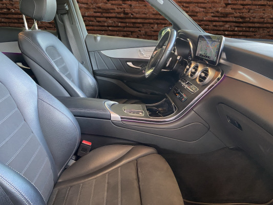 [all]12 Monate Garantie / Gratisservice 10 Jahre oder 100'000 Km ab 1.Inv. / zzgl. Ablieferungspauschale CHF 540.-[/all]


[all]

[/all]&nbsp; AMG Front- und Hecksch&uuml;rzeAMG VeloursfussmattenAirbag: Airbag Fahrer und BeifahrerAirbag: Knie-Airbag f&uuml;r FahrerAirbag: Seiten- und Beckenairbag (Pelvisbag)Airbag: Window-Kopfairbags f&uuml;r Fahrer, BeifahrerAntiblockiersystem (ABS)Armlehne f&uuml;r Fahrer- und BeifahrersitzAssist: COLLISION PREVENTION ASSISTAssist: Feststellbremse mit HOLD-Funktion und BerganfahrhilfeAssist: Tempomat mit GeschwindigkeitsbegrenzerAussenspiegel links elektrischAussentemperaturanzeigeDYNAMIC SELECTDachreling in ChromDiamantgrill mit verchromten Pins und LamelleElektrische Fensterheber vorne + hintenElektronisches Stabilit&auml;ts-Programm (ESP)Erste-Hilfe-Kasten und WarndreieckFenstereinfassung in poliertem AluminiumGarantie: MERCEDES-SWISS-INTEGRAL plus -HandschuhfachInnenraumbeleuchtungKEYLESS GO Start FunktionKlima: Klimatisierungsautomatik THERMATICLackierung: Uni-Lackierung PolarweissLaderaumabdeckungLenkrad: Multifunktions-Sportlenkrad in Leder NappaLicht: LED High Performance-ScheinwerferLicht:Adaptives BremslichtMedia: Digitales Radio (DAB)Polster: Ledernachbildung ARTICO/Mikrofaser DINAMICAR&auml;der: AMG Leichtmetallr&auml;der 19" im 5-Speichen-DesignServolenkung geschwindigkeitsabh&auml;ngigSitze:Vordersitze mit elektrischer H&ouml;hen-,Zentralverriegelung mit Fernbedienung und automatischer T&uuml;rverriegelung Assist: Aktive Abstands-Assistent DISTRONICBremsanlage mit gr&ouml;sseren Bremsscheiben an der VorderachseDachhimmel schwarzKEYLESS-GOKlima: Klimatisierungsautomatik THERMOTRONICLackierung: Metallic-LackierungPaket: Park-Paket mit 360 -KameraAssist: 360-KameraAssist: Aktiver Parkassistent inkl. PARKTRONICPaket: Premium-Plus-PaketAssist: VerkehrszeichenerkennungLicht: Ambientebeleuchtung Multi-ColourLicht: MULTIBEAM LED ScheinwerferMedia: Burmester Surround SoundsystemMedia: Burmester Surround Soundsystem in Verb.mit Premium PaketMedia: Konnektivit&auml;ts-Paket NavigationMedia: Media-DisplayMedia: Smartphone-IntergrationPaket: Park-Paket mit R&uuml;ckfahrkameraPaket: Spiegel-PaketPanorama Schiebe-/Hebedach elektrischSitze: Sitzheizung f&uuml;r Fahrer und BeifahrerVolldigitales Instrumenten-DisplayPaket: Spiegel-PaketEinstiegs- und Ausstiegsbeleuchtung in den AussenspiegelnInnen- und Aussenspiegel automatisch abblendbar,Aussenspiegel links und rechts elektrisch anklappbarR&auml;der: AMG Leichtmetallr&auml;der im Vielspeichen-Design 20J, titangrau lackiert und glanzgedrehtSitze: Beifahrersitz elektrisch verstellbar mit Memory-FunktionSitze: Fahrersitz elektrisch einstellbar mit Memory-FunktionTrittbretter in Aluminiumoptik mit Gumminoppen