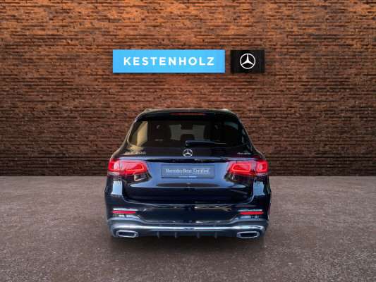 [all]12 Monate Garantie / Gratisservice 10 Jahre oder 100'000 Km ab 1.Inv. / zzgl. Ablieferungspauschale CHF 540.-[/all]


[all]

[/all]&nbsp; AMG Front- und Hecksch&uuml;rzeAMG VeloursfussmattenAirbag: Airbag Fahrer und BeifahrerAirbag: Knie-Airbag f&uuml;r FahrerAirbag: Seiten- und Beckenairbag (Pelvisbag)Airbag: Window-Kopfairbags f&uuml;r Fahrer, BeifahrerAntiblockiersystem (ABS)Armlehne f&uuml;r Fahrer- und BeifahrersitzAssist: COLLISION PREVENTION ASSISTAssist: Feststellbremse mit HOLD-Funktion und BerganfahrhilfeAssist: Tempomat mit GeschwindigkeitsbegrenzerAussenspiegel links elektrischAussentemperaturanzeigeDYNAMIC SELECTDachreling in ChromDiamantgrill mit verchromten Pins und LamelleElektrische Fensterheber vorne + hintenElektronisches Stabilit&auml;ts-Programm (ESP)Erste-Hilfe-Kasten und WarndreieckFenstereinfassung in poliertem AluminiumGarantie: MERCEDES-SWISS-INTEGRAL plus -HandschuhfachInnenraumbeleuchtungKEYLESS GO Start FunktionKlima: Klimatisierungsautomatik THERMATICLackierung: Uni-Lackierung PolarweissLaderaumabdeckungLenkrad: Multifunktions-Sportlenkrad in Leder NappaLicht: LED High Performance-ScheinwerferLicht:Adaptives BremslichtMedia: Digitales Radio (DAB)Polster: Ledernachbildung ARTICO/Mikrofaser DINAMICAR&auml;der: AMG Leichtmetallr&auml;der 19" im 5-Speichen-DesignServolenkung geschwindigkeitsabh&auml;ngigSitze:Vordersitze mit elektrischer H&ouml;hen-,Zentralverriegelung mit Fernbedienung und automatischer T&uuml;rverriegelung Assist: Aktive Abstands-Assistent DISTRONICBremsanlage mit gr&ouml;sseren Bremsscheiben an der VorderachseDachhimmel schwarzKEYLESS-GOKlima: Klimatisierungsautomatik THERMOTRONICLackierung: Metallic-LackierungPaket: Park-Paket mit 360 -KameraAssist: 360-KameraAssist: Aktiver Parkassistent inkl. PARKTRONICPaket: Premium-Plus-PaketAssist: VerkehrszeichenerkennungLicht: Ambientebeleuchtung Multi-ColourLicht: MULTIBEAM LED ScheinwerferMedia: Burmester Surround SoundsystemMedia: Burmester Surround Soundsystem in Verb.mit Premium PaketMedia: Konnektivit&auml;ts-Paket NavigationMedia: Media-DisplayMedia: Smartphone-IntergrationPaket: Park-Paket mit R&uuml;ckfahrkameraPaket: Spiegel-PaketPanorama Schiebe-/Hebedach elektrischSitze: Sitzheizung f&uuml;r Fahrer und BeifahrerVolldigitales Instrumenten-DisplayPaket: Spiegel-PaketEinstiegs- und Ausstiegsbeleuchtung in den AussenspiegelnInnen- und Aussenspiegel automatisch abblendbar,Aussenspiegel links und rechts elektrisch anklappbarR&auml;der: AMG Leichtmetallr&auml;der im Vielspeichen-Design 20J, titangrau lackiert und glanzgedrehtSitze: Beifahrersitz elektrisch verstellbar mit Memory-FunktionSitze: Fahrersitz elektrisch einstellbar mit Memory-FunktionTrittbretter in Aluminiumoptik mit Gumminoppen