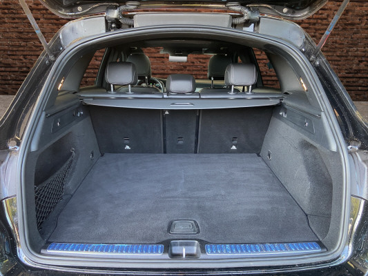 [all]12 Monate Garantie / Gratisservice 10 Jahre oder 100'000 Km ab 1.Inv. / zzgl. Ablieferungspauschale CHF 540.-[/all]


[all]

[/all]&nbsp; AMG Front- und Hecksch&uuml;rzeAMG VeloursfussmattenAirbag: Airbag Fahrer und BeifahrerAirbag: Knie-Airbag f&uuml;r FahrerAirbag: Seiten- und Beckenairbag (Pelvisbag)Airbag: Window-Kopfairbags f&uuml;r Fahrer, BeifahrerAntiblockiersystem (ABS)Armlehne f&uuml;r Fahrer- und BeifahrersitzAssist: COLLISION PREVENTION ASSISTAssist: Feststellbremse mit HOLD-Funktion und BerganfahrhilfeAssist: Tempomat mit GeschwindigkeitsbegrenzerAussenspiegel links elektrischAussentemperaturanzeigeDYNAMIC SELECTDachreling in ChromDiamantgrill mit verchromten Pins und LamelleElektrische Fensterheber vorne + hintenElektronisches Stabilit&auml;ts-Programm (ESP)Erste-Hilfe-Kasten und WarndreieckFenstereinfassung in poliertem AluminiumGarantie: MERCEDES-SWISS-INTEGRAL plus -HandschuhfachInnenraumbeleuchtungKEYLESS GO Start FunktionKlima: Klimatisierungsautomatik THERMATICLackierung: Uni-Lackierung PolarweissLaderaumabdeckungLenkrad: Multifunktions-Sportlenkrad in Leder NappaLicht: LED High Performance-ScheinwerferLicht:Adaptives BremslichtMedia: Digitales Radio (DAB)Polster: Ledernachbildung ARTICO/Mikrofaser DINAMICAR&auml;der: AMG Leichtmetallr&auml;der 19" im 5-Speichen-DesignServolenkung geschwindigkeitsabh&auml;ngigSitze:Vordersitze mit elektrischer H&ouml;hen-,Zentralverriegelung mit Fernbedienung und automatischer T&uuml;rverriegelung Assist: Aktive Abstands-Assistent DISTRONICBremsanlage mit gr&ouml;sseren Bremsscheiben an der VorderachseDachhimmel schwarzKEYLESS-GOKlima: Klimatisierungsautomatik THERMOTRONICLackierung: Metallic-LackierungPaket: Park-Paket mit 360 -KameraAssist: 360-KameraAssist: Aktiver Parkassistent inkl. PARKTRONICPaket: Premium-Plus-PaketAssist: VerkehrszeichenerkennungLicht: Ambientebeleuchtung Multi-ColourLicht: MULTIBEAM LED ScheinwerferMedia: Burmester Surround SoundsystemMedia: Burmester Surround Soundsystem in Verb.mit Premium PaketMedia: Konnektivit&auml;ts-Paket NavigationMedia: Media-DisplayMedia: Smartphone-IntergrationPaket: Park-Paket mit R&uuml;ckfahrkameraPaket: Spiegel-PaketPanorama Schiebe-/Hebedach elektrischSitze: Sitzheizung f&uuml;r Fahrer und BeifahrerVolldigitales Instrumenten-DisplayPaket: Spiegel-PaketEinstiegs- und Ausstiegsbeleuchtung in den AussenspiegelnInnen- und Aussenspiegel automatisch abblendbar,Aussenspiegel links und rechts elektrisch anklappbarR&auml;der: AMG Leichtmetallr&auml;der im Vielspeichen-Design 20J, titangrau lackiert und glanzgedrehtSitze: Beifahrersitz elektrisch verstellbar mit Memory-FunktionSitze: Fahrersitz elektrisch einstellbar mit Memory-FunktionTrittbretter in Aluminiumoptik mit Gumminoppen