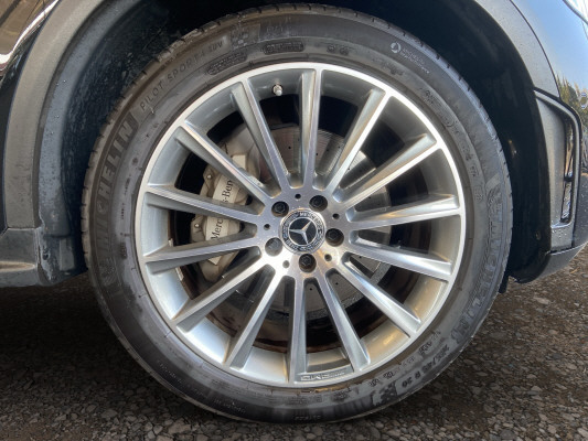 [all]12 Monate Garantie / Gratisservice 10 Jahre oder 100'000 Km ab 1.Inv. / zzgl. Ablieferungspauschale CHF 540.-[/all]


[all]

[/all]&nbsp; AMG Front- und Hecksch&uuml;rzeAMG VeloursfussmattenAirbag: Airbag Fahrer und BeifahrerAirbag: Knie-Airbag f&uuml;r FahrerAirbag: Seiten- und Beckenairbag (Pelvisbag)Airbag: Window-Kopfairbags f&uuml;r Fahrer, BeifahrerAntiblockiersystem (ABS)Armlehne f&uuml;r Fahrer- und BeifahrersitzAssist: COLLISION PREVENTION ASSISTAssist: Feststellbremse mit HOLD-Funktion und BerganfahrhilfeAssist: Tempomat mit GeschwindigkeitsbegrenzerAussenspiegel links elektrischAussentemperaturanzeigeDYNAMIC SELECTDachreling in ChromDiamantgrill mit verchromten Pins und LamelleElektrische Fensterheber vorne + hintenElektronisches Stabilit&auml;ts-Programm (ESP)Erste-Hilfe-Kasten und WarndreieckFenstereinfassung in poliertem AluminiumGarantie: MERCEDES-SWISS-INTEGRAL plus -HandschuhfachInnenraumbeleuchtungKEYLESS GO Start FunktionKlima: Klimatisierungsautomatik THERMATICLackierung: Uni-Lackierung PolarweissLaderaumabdeckungLenkrad: Multifunktions-Sportlenkrad in Leder NappaLicht: LED High Performance-ScheinwerferLicht:Adaptives BremslichtMedia: Digitales Radio (DAB)Polster: Ledernachbildung ARTICO/Mikrofaser DINAMICAR&auml;der: AMG Leichtmetallr&auml;der 19" im 5-Speichen-DesignServolenkung geschwindigkeitsabh&auml;ngigSitze:Vordersitze mit elektrischer H&ouml;hen-,Zentralverriegelung mit Fernbedienung und automatischer T&uuml;rverriegelung Assist: Aktive Abstands-Assistent DISTRONICBremsanlage mit gr&ouml;sseren Bremsscheiben an der VorderachseDachhimmel schwarzKEYLESS-GOKlima: Klimatisierungsautomatik THERMOTRONICLackierung: Metallic-LackierungPaket: Park-Paket mit 360 -KameraAssist: 360-KameraAssist: Aktiver Parkassistent inkl. PARKTRONICPaket: Premium-Plus-PaketAssist: VerkehrszeichenerkennungLicht: Ambientebeleuchtung Multi-ColourLicht: MULTIBEAM LED ScheinwerferMedia: Burmester Surround SoundsystemMedia: Burmester Surround Soundsystem in Verb.mit Premium PaketMedia: Konnektivit&auml;ts-Paket NavigationMedia: Media-DisplayMedia: Smartphone-IntergrationPaket: Park-Paket mit R&uuml;ckfahrkameraPaket: Spiegel-PaketPanorama Schiebe-/Hebedach elektrischSitze: Sitzheizung f&uuml;r Fahrer und BeifahrerVolldigitales Instrumenten-DisplayPaket: Spiegel-PaketEinstiegs- und Ausstiegsbeleuchtung in den AussenspiegelnInnen- und Aussenspiegel automatisch abblendbar,Aussenspiegel links und rechts elektrisch anklappbarR&auml;der: AMG Leichtmetallr&auml;der im Vielspeichen-Design 20J, titangrau lackiert und glanzgedrehtSitze: Beifahrersitz elektrisch verstellbar mit Memory-FunktionSitze: Fahrersitz elektrisch einstellbar mit Memory-FunktionTrittbretter in Aluminiumoptik mit Gumminoppen