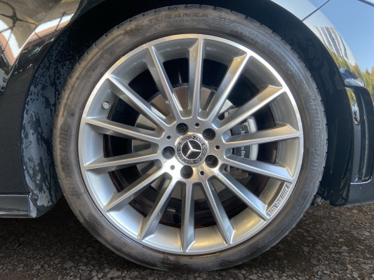 [all]12 Monate Garantie / Gratisservice 10 Jahre oder 100'000 Km ab 1.Inv. / zzgl. Ablieferungspauschale CHF 540.-[/all]


[all]

[/all]&nbsp; AMG Hecksch&uuml;rze mit Chromzierelement und sichtbaren EndrohrblendenAMG VeloursfussmattenAirbag: Airbag Fahrer und BeifahrerAirbag: Automatische Beifahrerairbag-AbschaltungAirbag: Knie-Airbag f&uuml;r FahrerAirbag: Sidebags f&uuml;r Fahrer und Beifahrer (kombinierte Thorax-Pelvis-Airbags)Airbag: Window-KopfairbagsAntiblockiersystem (ABS)Assist: Aktiver BremssassistentAssist: Aktiver Spurhalte-AssistentAssist: Mercedes-Benz NotrufsystemAssist: R&uuml;ckfahrkameraAssist: TEMPOMAT mit LimiterDYNAMIC SELECTDoppelcupholder vorneElektronisches Stabilit&auml;ts-Programm (ESP) mit Antriebsschlupfregel ASRErste-Hilfe-Kasten und WarndreieckGarantie: MERCEDES-SWISS-INTEGRAL PaketGetriebe: Automatisches Doppelkupplungsgetriebe 7G-DCTKlima: Klimatisierungsautomatik THERMATICLicht- und SichtpaketMERCEDES-BENZ MOBILIT&Auml;TMERCEDES-SWISS-INTEGRALMedia: Digitaler Radioempfang (DAB/DAB+)Media: Kommunikationsmodul (LTE) zur Nutzung von Mercedes me connect DienstenMedia: TouchpadParameterlenkungPolster: Ledernachbildung ARTICO/Mikrofaser DINAMICARegensensor f&uuml;r Scheibenwischer vorneReifendruck-KontrollanzeigeRemote ServicesR&auml;der: AMG Leichtmetallr&auml;der im 5-Doppelspeichen Design 18JR&auml;der: Reifenreparatur-Set (Tire Fit)Sitze: Vordersitze manuell verstellbar Assist: VerkehrszeichenerkennungDachhimmel schwarzDekor: Zierelemente Aluminium mit L&auml;ngsschliff hellInnenspiegel und Aussenspiegel links automatisch abblendendKlima: Klimatisierungsautomatik THERMOTRONICLackierung: Metallic-LackierungLicht: Adaptiver Fernlicht-Assistent PlusLicht: MULTIBEAM LED ScheinwerferMedia: Vorr&uuml;stung f&uuml;r NavigationsdienstePaket: Fahrassistenz-Paket ohne PRE-SAFEAssist: Aktiver Geschwindigkeitslimit-AssistentAssist: Aktiver Lenk-AssistentAssist: Aktiver Park-Assistent mit DISTRONICAssist: Aktiver Spurwechsel-AssistentAssist: Automatische Wiederanfahrt im StauAssist: Streckenbasierte GeschwindigkeitsanpassungPaket: KEYLESS-GO Komfort-PaketHANDS-FREE ACCESSKEYLESS-GOPaket: Park-Paket mit 360 -KameraPaket: Premium-PaketAmbientebeleuchtungBeleuchtete Einstiegsleisten mit Mercedes-Benz Schriftzug und WechselcoverDigitales 10-Zoll-InstrumentendisplayMedia: 10-Zoll-Media-DisplayMedia: FestplattennavigationPaket: KEYLESS-GO Komfort-PaketPaket: Park-Paket mit R&uuml;ckfahrkamera inkl.Paket: Spiegel-PaketSitze: Vordersitze heizbarPaket: Spiegel-PaketPanorama-SchiebedachR&auml;der: AMG Leichtmetallr&auml;der im Vielspeichen-Design 19JR&auml;der: SommerreifenSitze: Mittelarmlehne hintenSitze: R&uuml;cksitzlehne geteilt abklappbarW&auml;rmed&auml;mmendes Glas, ab B-S&auml;ule dunkel get&ouml;nt