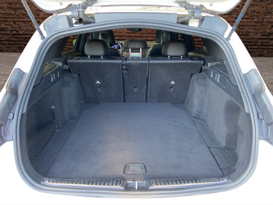 [all]12 Monate Garantie / Gratisservice 10 Jahre oder 100'000 Km ab 1.Inv. / zzgl. Ablieferungspauschale CHF 540.-[/all]


[all]

[/all]&nbsp; AMG Hintere Stossstange mit Diffusoroptik und schwarzen EinlagenAMG LineAMG Seitenverkleidungen in FahrzeugfarbeAMG Vordere Stossstange mit sportlichen Lufteinl&auml;ssen und ChromelementenAirbag: Airbag Fahrer und BeifahrerAirbag: Seitenairbag f&uuml;r Fahrer und BeifahrerAirbag: Window-Kopfairbags f&uuml;r Fahrer, BeifahrerAntiblockiersystem (ABS)Assist: Aktiver BremssassistentAssist: Aktiver Spurhalte-AssistentAssist: Elektronisches Stabilit&auml;ts-Programm (ESP)Assist: Scheibenwischerbl&auml;tter mit RegensensorAssist: TempomatDachreling in poliertem AluminiumDekor: Mittelkonsole in HochglanzschwarzDekor: Zierelemente MetallstrukturDoppelcupholderEASY-PACK-HeckklappeFahrwerk: DYNAMIC SELECTGetriebe: 9G-TRONIC AutomatikIntegrierter Startergenerator der zweiten GenerationKEYLESS GO Start FunktionLackierung: Uni-Lackierung PolarweissLaderaumabdeckung inklusive EASY-PACK SicherheitsnetzMERCEDES-BENZ MOBILIT&Auml;TMERCEDES-SWISS-INTEGRALMedia: MBUX MultimediasystemMedia: Media Display (11,9 Zoll)Paket: Advantage-PaketPaket: BasispaketPaket: Innenraumlicht-PaketPolster: ARTICO/DINAMICA schwarzPowerdomes auf MotorhaubeRemote ServicesR&auml;der: AMG 18'' Leichtmetallr&auml;der im 5-Speichen-DesignServolenkung geschwindigkeitsabh&auml;ngig Assist: Verkehrszeichen-AssistentDachhimmel schwarzDekor: Aluminium schwarz offenporig, Zierelemente HolzPaket: Fahrassistenz-Paket PlusAssist: Aktive Abstands-Assistent DISTRONICAssist: PRE-SAFE Impuls SeiteAssist: PRE-SAFE SystemPaket: Premium-Executive-PaketPaket: Premium-PaketPaket: Sport-Paket BlackAMG Frontsch&uuml;rze mit Zierelementen (Fl&uuml;ge) in HochglanzschwarzAussenspiegelgeh&auml;use in HochglanzschwarzDiamantgrill mit Pins in Silber und Einzellamelle in Hochglanzschwarz lackiertHintere Stossstange mit Zierelementen (Fl&uuml;ge) in HochglanzschwarzPanorama-SchiebedachPolster: Leder schwarz