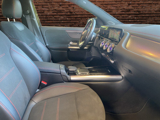 [all]12 Monate Garantie / Gratisservice 10 Jahre oder 100'000 Km ab 1.Inv. / zzgl. Ablieferungspauschale CHF 540.-[/all]


[all]

[/all]&nbsp; Airbag: Airbag Fahrer und BeifahrerAirbag: Seitenairbag f&uuml;r Fahrer und BeifahrerAirbag: Window-Kopfairbags f&uuml;r Fahrer, BeifahrerAmbientebeleuchtungAntiblockiersystem (ABS)Assist: Aktiver BremssassistentAssist: Aktiver Spurhalte-AssistentAssist: Elektronisches Stabilit&auml;ts-Programm (ESP)Assist: Geschwindigkeitslimit-AssistentAssist: R&uuml;ckfahrkameraAssist: Vorr&uuml;stung f&uuml;r OrtungsdienstDachreling in poliertem AluminiumDoppelcupholderEASY-PACK-HeckklappeFahrzeugschl&uuml;ssel: 2 silberfarbenGleichstrom-Ladesystem (DC-Laden) mit 110 kWLackierung: Uni-Lackierung PolarweissLadekabel f&uuml;r Industriesteckdose, 5m, glattLadekabel f&uuml;r Wallbox und &ouml;ffentliche Ladestationen, 5 m, glatt, 11 kWLicht: Adaptiver Fernlicht-Assistent PlusLicht: LED High Performance-ScheinwerferMERCEDES-BENZ MOBILIT&Auml;TMERCEDES-SWISS-INTEGRALMedia: Digitales Radio (DAB)Media: MBUX Multimediasystem mit zwei 7,25-Zoll-MediadisplaysMedia: Vorr&uuml;stung f&uuml;r das Fahrzeug-SetupPaket: Komfort-PaketPaket: Laderaum-PaketPaket: Licht- und SichtpaketPolster: Ledernachbildung ARTICO/Mikrofaser DINAMICA schwarzR&auml;der: TIREFITServolenkungVorr&uuml;stung f&uuml;r IONITYVorr&uuml;stung f&uuml;r Mercedes me ChargeWechselstromsystem (AC-Laden) Lackierung: Uni-Lackierung SchwarzPaket: Premium-PaketMedia: Kabelloses Ladesystem f&uuml;r mobile Ger&auml;teMedia: MBUX Augmented Reality f&uuml;r NavigationMedia: Soundsystem AdvancedPaket: Advantage-PaketPaket: KEYLESS-GO-PaketSitze: Sitzheizung f&uuml;r Fahrer und Beifahrer