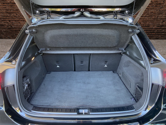 [all]12 Monate Garantie / Gratisservice 10 Jahre oder 100'000 Km ab 1.Inv. / zzgl. Ablieferungspauschale CHF 540.-[/all]


[all]

[/all]&nbsp; Airbag: Airbag Fahrer und BeifahrerAirbag: Seitenairbag f&uuml;r Fahrer und BeifahrerAirbag: Window-Kopfairbags f&uuml;r Fahrer, BeifahrerAmbientebeleuchtungAntiblockiersystem (ABS)Assist: Aktiver BremssassistentAssist: Aktiver Spurhalte-AssistentAssist: Elektronisches Stabilit&auml;ts-Programm (ESP)Assist: Geschwindigkeitslimit-AssistentAssist: R&uuml;ckfahrkameraAssist: Vorr&uuml;stung f&uuml;r OrtungsdienstDachreling in poliertem AluminiumDoppelcupholderEASY-PACK-HeckklappeFahrzeugschl&uuml;ssel: 2 silberfarbenGleichstrom-Ladesystem (DC-Laden) mit 110 kWLackierung: Uni-Lackierung PolarweissLadekabel f&uuml;r Industriesteckdose, 5m, glattLadekabel f&uuml;r Wallbox und &ouml;ffentliche Ladestationen, 5 m, glatt, 11 kWLicht: Adaptiver Fernlicht-Assistent PlusLicht: LED High Performance-ScheinwerferMERCEDES-BENZ MOBILIT&Auml;TMERCEDES-SWISS-INTEGRALMedia: Digitales Radio (DAB)Media: MBUX Multimediasystem mit zwei 7,25-Zoll-MediadisplaysMedia: Vorr&uuml;stung f&uuml;r das Fahrzeug-SetupPaket: Komfort-PaketPaket: Laderaum-PaketPaket: Licht- und SichtpaketPolster: Ledernachbildung ARTICO/Mikrofaser DINAMICA schwarzR&auml;der: TIREFITServolenkungVorr&uuml;stung f&uuml;r IONITYVorr&uuml;stung f&uuml;r Mercedes me ChargeWechselstromsystem (AC-Laden) Lackierung: Uni-Lackierung SchwarzPaket: Premium-PaketMedia: Kabelloses Ladesystem f&uuml;r mobile Ger&auml;teMedia: MBUX Augmented Reality f&uuml;r NavigationMedia: Soundsystem AdvancedPaket: Advantage-PaketPaket: KEYLESS-GO-PaketSitze: Sitzheizung f&uuml;r Fahrer und Beifahrer