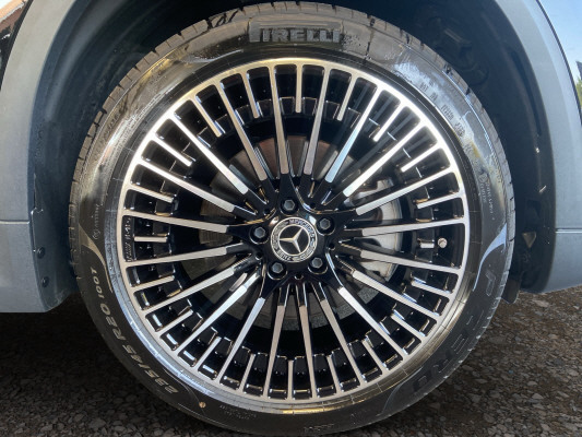 [all]12 Monate Garantie / Gratisservice 10 Jahre oder 100'000 Km ab 1.Inv. / zzgl. Ablieferungspauschale CHF 540.-[/all]


[all]

[/all]&nbsp; Airbag: Airbag Fahrer und BeifahrerAirbag: Seitenairbag f&uuml;r Fahrer und BeifahrerAirbag: Window-Kopfairbags f&uuml;r Fahrer, BeifahrerAmbientebeleuchtungAntiblockiersystem (ABS)Assist: Aktiver BremssassistentAssist: Aktiver Spurhalte-AssistentAssist: Elektronisches Stabilit&auml;ts-Programm (ESP)Assist: Geschwindigkeitslimit-AssistentAssist: R&uuml;ckfahrkameraAssist: Vorr&uuml;stung f&uuml;r OrtungsdienstDachreling in poliertem AluminiumDoppelcupholderEASY-PACK-HeckklappeFahrzeugschl&uuml;ssel: 2 silberfarbenGleichstrom-Ladesystem (DC-Laden) mit 110 kWLackierung: Uni-Lackierung PolarweissLadekabel f&uuml;r Industriesteckdose, 5m, glattLadekabel f&uuml;r Wallbox und &ouml;ffentliche Ladestationen, 5 m, glatt, 11 kWLicht: Adaptiver Fernlicht-Assistent PlusLicht: LED High Performance-ScheinwerferMERCEDES-BENZ MOBILIT&Auml;TMERCEDES-SWISS-INTEGRALMedia: Digitales Radio (DAB)Media: MBUX Multimediasystem mit zwei 7,25-Zoll-MediadisplaysMedia: Vorr&uuml;stung f&uuml;r das Fahrzeug-SetupPaket: Komfort-PaketPaket: Laderaum-PaketPaket: Licht- und SichtpaketPolster: Ledernachbildung ARTICO/Mikrofaser DINAMICA schwarzR&auml;der: TIREFITServolenkungVorr&uuml;stung f&uuml;r IONITYVorr&uuml;stung f&uuml;r Mercedes me ChargeWechselstromsystem (AC-Laden) Lackierung: Uni-Lackierung SchwarzPaket: Premium-PaketMedia: Kabelloses Ladesystem f&uuml;r mobile Ger&auml;teMedia: MBUX Augmented Reality f&uuml;r NavigationMedia: Soundsystem AdvancedPaket: Advantage-PaketPaket: KEYLESS-GO-PaketSitze: Sitzheizung f&uuml;r Fahrer und Beifahrer