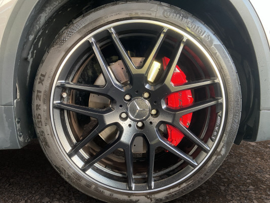 [all]12 Monate Garantie / Gratisservice 10 Jahre oder 100'000 Km ab 1.Inv. / zzgl. Ablieferungspauschale CHF 540.-[/all]


[all]

[/all]&nbsp; AMG Abgasanlage mit 2 runden, hochgl&auml;nzend verchromten DoppelendrohrblendenAMG Driver's PackageAMG Front- und Hecksch&uuml;rzeAMG Track PaceAirbag: Airbag Beifahrer deaktivierbarAirbag: Airbag Fahrer und BeifahrerAirbag: Head-/Thorax-SidebagsAirbag: Knie-Airbag f&uuml;r FahrerAirbag: Seitenairbag f&uuml;r Fahrer und BeifahrerAntiblockiersystem (ABS)Assist: Aktiver BremssassistentAssist: Aktiver Spurhalte-AssistentAssist: TEMPOMAT mit LimiterDekor: Zierelemente mit CarbonstrukturECO Start-Stopp-FunktionElektronisches Stabilit&auml;ts-Programm (ESP)Erste-Hilfe-Kasten und WarndreieckFahrzeugschl&uuml;ssel mit dekorativer ChromeinfassungGarantie: MERCEDES-SWISS-INTEGRALGep&auml;cknetz im BeifahrerfussraumGetriebe: 8-Stufen-Automat AMG SPEEDSHIFT DCTKEYLESS GO Start FunktionKlima: Klimatisierungsautomatik THERMOTRONICLackierung: Uni-Lackierung PolarweissLenkrad: AMG LenkradtastenLenkrad: AMG Performance Lenkrad in Leder Nappa/Microfaser DINAMICALicht: LED High Performance-ScheinwerferMERCEDES-BENZ MOBILIT&Auml;TMERCEDES-SWISS-INTEGRALMedia: Digitales Radio (DAB)Paket: Advantage-PaketPaket: Park-Paket mit R&uuml;ckfahrkameraPolster: Ledernachbildung ARTICO/Mikrofaser DINAMICARegensensor f&uuml;r Scheibenwischer vorneReifendruck-KontrollanzeigeRemote ServicesR&auml;der: AMG Leichtmetallr&auml;der 20" im 5-Doppelspeichen-DesignServolenkung geschwindigkeitsabh&auml;ngigTIREFIT mit Reifenf&uuml;llkompressor Airbag: Seitenairbags hintenAssist: VerkehrszeichenerkennungDekor: Zierelemente Aluminium mit L&auml;ngsschliff hellEASY-PACK-HeckklappeLackierung: Metallic-LackierungMedia: Kabelloses Ladesystem f&uuml;r mobile Endger&auml;teMedia: Konnektivit&auml;ts-Paket NavigationMedia: FestplattennavigationMedia: Vorr&uuml;stung f&uuml;r NavigationsdienstePaket: AMG Sport-Paket BlackDachreling schwarzW&auml;rmed&auml;mmendes Glas, ab B-S&auml;ule dunkel get&ouml;ntPaket: ENERGIZING PaketPaket: Fahrassistenz-Paket ohne PRE-SAFEAssist: Aktiver Geschwindigkeitslimit-AssistentAssist: Aktiver Lenk-AssistentAssist: Aktiver Park-Assistent mit DISTRONICAssist: Aktiver Spurwechsel-AssistentAssist: Automatische Wiederanfahrt im StauAssist: Streckenbasierte GeschwindigkeitsanpassungPaket: MBUX Innovations-PaketMBUX Interieur-AssistentMedia: Head-Up DisplayPaket: Park-Paket mit 360&deg; -KameraAssist: 360-KameraAssist: Aktiver Parkassistent inkl. PARKTRONICPaket: Premium-Plus-PaketBeleuchtete Einstiegsleisten mit Mercedes-Benz Schriftzug und WechselcoverLicht: Adaptiver Fernlicht-Assistent PlusLicht: Ambientebeleuchtung Multi-ColourLicht: MULTIBEAM LED ScheinwerferMedia: Burmester Surround SoundsystemMedia: FestplattennavigationMedia: Media-DisplayMedia: Soundsystem AdvancedPaket: KEYLESS-GO Komfort-PaketPaket: Memory-PaketPaket: Park-Paket mit R&uuml;ckfahrkameraPaket: Spiegel-PaketPanorama-SchiebedachSitze: 4-Wege-Lordosenst&uuml;tzeSitze: Beifahrersitz elektrisch verstellbar mit Memory-FunktionSitze: Sitzheizung f&uuml;r Fahrer und BeifahrerVolldigitales Instrumenten-DisplaySitze: Fondsitze l&auml;ngs verstellbarSitze: Mittelarmlehne hintenSitze: Sportsitze vorneSitze: Vordersitze klimatisiert