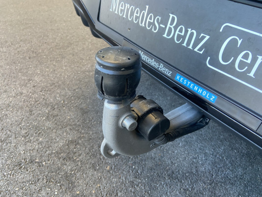 [all]12 Monate Garantie / Gratisservice 10 Jahre oder 100'000 Km ab 1.Inv. / zzgl. Ablieferungspauschale CHF 540.-[/all]


[all]

[/all]&nbsp; Airbag: Airbag Fahrer und BeifahrerAirbag: Seitenairbag f&uuml;r Fahrer und BeifahrerAirbag: Window-Kopfairbags f&uuml;r Fahrer, BeifahrerAmbientebeleuchtungAntiblockiersystem (ABS)Assist: Aktiver BremssassistentAssist: Aktiver Spurhalte-AssistentAssist: Elektronisches Stabilit&auml;ts-Programm (ESP)Assist: Geschwindigkeitslimit-AssistentAssist: R&uuml;ckfahrkameraAssist: Vorr&uuml;stung f&uuml;r OrtungsdienstDachreling in poliertem AluminiumDoppelcupholderEASY-PACK-HeckklappeFahrzeugschl&uuml;ssel: 2 silberfarbenGleichstrom-Ladesystem (DC-Laden) mit 110 kWLackierung: Uni-Lackierung PolarweissLadekabel f&uuml;r Industriesteckdose, 5m, glattLadekabel f&uuml;r Wallbox und &ouml;ffentliche Ladestationen, 5m,glattLicht: Adaptiver Fernlicht-Assistent PlusLicht: LED High Performance-ScheinwerferMERCEDES-BENZ MOBILIT&Auml;TMERCEDES-SWISS-INTEGRALMedia: Digitales Radio (DAB)Media: MBUX Multimediasystem mit zwei 7,25-Zoll-MediadisplaysMedia: Vorr&uuml;stung f&uuml;r das Fahrzeug-SetupPaket: Komfort-PaketPaket: Laderaum-PaketPaket: Licht- und SichtpaketPolster: Ledernachbildung ARTICO/Mikrofaser DINAMICA schwarzR&auml;der: TIREFITServolenkungVorr&uuml;stung f&uuml;r IONITYVorr&uuml;stung f&uuml;r Mercedes me ChargeWechselstromsystem (AC-Laden) Anh&auml;ngevorrichtung und ESP mit AntriebsschlupfregelungAssist: VerkehrszeichenerkennungGet&ouml;nte W&auml;rmeschutzverglasungMedia: Konnektivit&auml;ts-Paket NavigationPaket: Advantage-PaketAssist: Totwinkel-AssistentMedia: Media-Display, 10,25 ZollPaket: Park-PaketPaket: Spiegel-PaketVolldigitales Instrumenten-DisplayPaket: Fahrassistenz-PaketSitze: Sitzheizung f&uuml;r Fahrer und Beifahrer