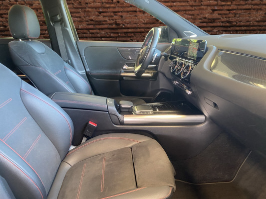 [all]12 Monate Garantie / zzgl. Ablieferungspauschale CHF 540.-[/all]


[all]

[/all]&nbsp; Airbag: Airbag Beifahrer deaktivierbarAirbag: Airbag Fahrer und BeifahrerAirbag: Head-/Thorax-SidebagsAirbag: Knie-Airbag f&uuml;r FahrerAirbag: Seitenairbag f&uuml;r Fahrer und BeifahrerAntiblockiersystem (ABS)Assist: Aktiver BremssassistentAssist: Aktiver Spurhalte-AssistentAssist: TEMPOMAT mit LimiterDekor: Zierelemente mit CarbonstrukturECO Start-Stopp-FunktionElektronisches Stabilit&auml;ts-Programm (ESP)Erste-Hilfe-Kasten und WarndreieckFahrzeugschl&uuml;ssel mit dekorativer ChromeinfassungGarantie: MERCEDES-SWISS-INTEGRALGep&auml;cknetz im BeifahrerfussraumGetriebe: Automatisches Doppelkupplungsgetriebe 8G-DCTKEYLESS GO Start FunktionLackierung: Uni-Lackierung PolarweissMedia: Digitales Radio (DAB)Polster: Ledernachbildung ARTICO/Mikrofaser DINAMICARegensensor f&uuml;r Scheibenwischer vorneReifendruck-KontrollanzeigeRemote ServicesR&auml;der: AMG Leichtmetallr&auml;der 19" im 5-Doppelspeichen-DesignTIREFIT mit Reifenf&uuml;llkompressor Assist: VerkehrszeichenerkennungLackierung: Uni-LackierungLenkrad: Multifunktions-Sportlenkrad in Leder NappaLicht: LED High Performance-ScheinwerferMedia: FestplattennavigationMedia: Vorr&uuml;stung f&uuml;r Live Traffic InformationMedia: Vorr&uuml;stung f&uuml;r NavigationsdiensteSitze: Sitzheizung f&uuml;r Fahrer und BeifahrerSitze: Sportsitze vorneW&auml;rmed&auml;mmendes Glas, ab B-S&auml;ule dunkel get&ouml;nt