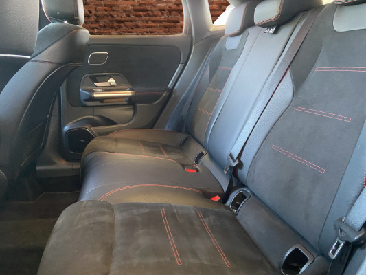 [all]12 Monate Garantie / zzgl. Ablieferungspauschale CHF 540.-[/all]


[all]

[/all]&nbsp; Airbag: Airbag Beifahrer deaktivierbarAirbag: Airbag Fahrer und BeifahrerAirbag: Head-/Thorax-SidebagsAirbag: Knie-Airbag f&uuml;r FahrerAirbag: Seitenairbag f&uuml;r Fahrer und BeifahrerAntiblockiersystem (ABS)Assist: Aktiver BremssassistentAssist: Aktiver Spurhalte-AssistentAssist: TEMPOMAT mit LimiterDekor: Zierelemente mit CarbonstrukturECO Start-Stopp-FunktionElektronisches Stabilit&auml;ts-Programm (ESP)Erste-Hilfe-Kasten und WarndreieckFahrzeugschl&uuml;ssel mit dekorativer ChromeinfassungGarantie: MERCEDES-SWISS-INTEGRALGep&auml;cknetz im BeifahrerfussraumGetriebe: Automatisches Doppelkupplungsgetriebe 8G-DCTKEYLESS GO Start FunktionLackierung: Uni-Lackierung PolarweissMedia: Digitales Radio (DAB)Polster: Ledernachbildung ARTICO/Mikrofaser DINAMICARegensensor f&uuml;r Scheibenwischer vorneReifendruck-KontrollanzeigeRemote ServicesR&auml;der: AMG Leichtmetallr&auml;der 19" im 5-Doppelspeichen-DesignTIREFIT mit Reifenf&uuml;llkompressor Assist: VerkehrszeichenerkennungLackierung: Uni-LackierungLenkrad: Multifunktions-Sportlenkrad in Leder NappaLicht: LED High Performance-ScheinwerferMedia: FestplattennavigationMedia: Vorr&uuml;stung f&uuml;r Live Traffic InformationMedia: Vorr&uuml;stung f&uuml;r NavigationsdiensteSitze: Sitzheizung f&uuml;r Fahrer und BeifahrerSitze: Sportsitze vorneW&auml;rmed&auml;mmendes Glas, ab B-S&auml;ule dunkel get&ouml;nt