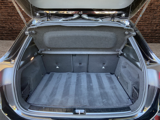 [all]12 Monate Garantie / zzgl. Ablieferungspauschale CHF 540.-[/all]


[all]

[/all]&nbsp; Airbag: Airbag Beifahrer deaktivierbarAirbag: Airbag Fahrer und BeifahrerAirbag: Head-/Thorax-SidebagsAirbag: Knie-Airbag f&uuml;r FahrerAirbag: Seitenairbag f&uuml;r Fahrer und BeifahrerAntiblockiersystem (ABS)Assist: Aktiver BremssassistentAssist: Aktiver Spurhalte-AssistentAssist: TEMPOMAT mit LimiterDekor: Zierelemente mit CarbonstrukturECO Start-Stopp-FunktionElektronisches Stabilit&auml;ts-Programm (ESP)Erste-Hilfe-Kasten und WarndreieckFahrzeugschl&uuml;ssel mit dekorativer ChromeinfassungGarantie: MERCEDES-SWISS-INTEGRALGep&auml;cknetz im BeifahrerfussraumGetriebe: Automatisches Doppelkupplungsgetriebe 8G-DCTKEYLESS GO Start FunktionLackierung: Uni-Lackierung PolarweissMedia: Digitales Radio (DAB)Polster: Ledernachbildung ARTICO/Mikrofaser DINAMICARegensensor f&uuml;r Scheibenwischer vorneReifendruck-KontrollanzeigeRemote ServicesR&auml;der: AMG Leichtmetallr&auml;der 19" im 5-Doppelspeichen-DesignTIREFIT mit Reifenf&uuml;llkompressor Assist: VerkehrszeichenerkennungLackierung: Uni-LackierungLenkrad: Multifunktions-Sportlenkrad in Leder NappaLicht: LED High Performance-ScheinwerferMedia: FestplattennavigationMedia: Vorr&uuml;stung f&uuml;r Live Traffic InformationMedia: Vorr&uuml;stung f&uuml;r NavigationsdiensteSitze: Sitzheizung f&uuml;r Fahrer und BeifahrerSitze: Sportsitze vorneW&auml;rmed&auml;mmendes Glas, ab B-S&auml;ule dunkel get&ouml;nt