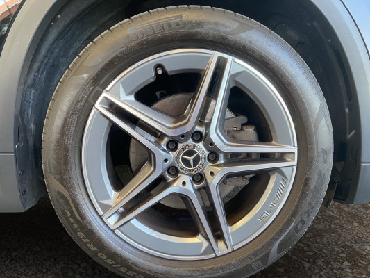 [all]12 Monate Garantie / zzgl. Ablieferungspauschale CHF 540.-[/all]


[all]

[/all]&nbsp; Airbag: Airbag Beifahrer deaktivierbarAirbag: Airbag Fahrer und BeifahrerAirbag: Head-/Thorax-SidebagsAirbag: Knie-Airbag f&uuml;r FahrerAirbag: Seitenairbag f&uuml;r Fahrer und BeifahrerAntiblockiersystem (ABS)Assist: Aktiver BremssassistentAssist: Aktiver Spurhalte-AssistentAssist: TEMPOMAT mit LimiterDekor: Zierelemente mit CarbonstrukturECO Start-Stopp-FunktionElektronisches Stabilit&auml;ts-Programm (ESP)Erste-Hilfe-Kasten und WarndreieckFahrzeugschl&uuml;ssel mit dekorativer ChromeinfassungGarantie: MERCEDES-SWISS-INTEGRALGep&auml;cknetz im BeifahrerfussraumGetriebe: Automatisches Doppelkupplungsgetriebe 8G-DCTKEYLESS GO Start FunktionLackierung: Uni-Lackierung PolarweissMedia: Digitales Radio (DAB)Polster: Ledernachbildung ARTICO/Mikrofaser DINAMICARegensensor f&uuml;r Scheibenwischer vorneReifendruck-KontrollanzeigeRemote ServicesR&auml;der: AMG Leichtmetallr&auml;der 19" im 5-Doppelspeichen-DesignTIREFIT mit Reifenf&uuml;llkompressor Assist: VerkehrszeichenerkennungLackierung: Uni-LackierungLenkrad: Multifunktions-Sportlenkrad in Leder NappaLicht: LED High Performance-ScheinwerferMedia: FestplattennavigationMedia: Vorr&uuml;stung f&uuml;r Live Traffic InformationMedia: Vorr&uuml;stung f&uuml;r NavigationsdiensteSitze: Sitzheizung f&uuml;r Fahrer und BeifahrerSitze: Sportsitze vorneW&auml;rmed&auml;mmendes Glas, ab B-S&auml;ule dunkel get&ouml;nt