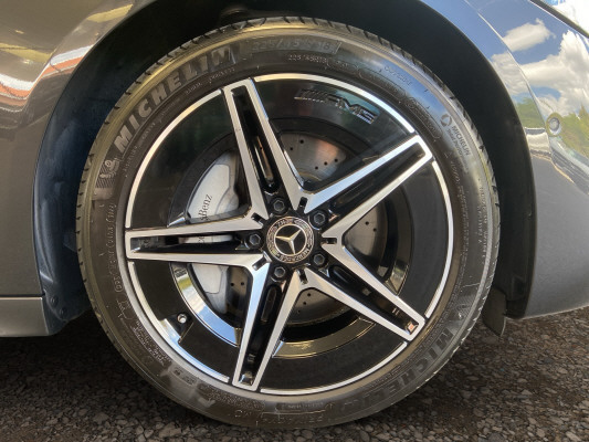 [all]12 Monate Garantie / Gratisservice 10 Jahre oder 100'000 Km ab 1.Inv. / zzgl. Ablieferungspauschale CHF 540.-[/all]


[all]

[/all]&nbsp; AMG Hintere Stossstange mit Diffusoroptik und schwarzen EinlagenAMG LineAMG Seitenverkleidungen in FahrzeugfarbeAMG Vordere Stossstange mit sportlichen Lufteinl&auml;ssen und ChromelementenAirbag: Airbag Fahrer und BeifahrerAirbag: Seitenairbag f&uuml;r Fahrer und BeifahrerAirbag: Window-Kopfairbags f&uuml;r Fahrer, BeifahrerAntiblockiersystem (ABS)Assist: Aktiver BremssassistentAssist: Aktiver Spurhalte-AssistentAssist: Elektronisches Stabilit&auml;ts-Programm (ESP)Assist: Scheibenwischerbl&auml;tter mit RegensensorAssist: TempomatDachreling in poliertem AluminiumDekor: Mittelkonsole in HochglanzschwarzDekor: Zierelemente MetallstrukturDoppelcupholderEASY-PACK-HeckklappeFahrwerk: DYNAMIC SELECTGetriebe: 9G-TRONIC AutomatikIntegrierter Startergenerator der zweiten GenerationKEYLESS GO Start FunktionLackierung: Uni-Lackierung PolarweissLadekabel f&uuml;r Haushaltssteckdose, 5 m, glattLaderaumabdeckung inklusive EASY-PACK SicherheitsnetzMERCEDES-BENZ MOBILIT&Auml;TMERCEDES-SWISS-INTEGRALMedia: MBUX MultimediasystemMedia: Media Display (11,9 Zoll)Paket: Advantage-PaketPaket: BasispaketPaket: Innenraumlicht-PaketPolster: ARTICO/DINAMICA schwarzPowerdomes auf MotorhaubeRemote ServicesR&auml;der: AMG 18'' Leichtmetallr&auml;der im 5-Speichen-DesignServolenkung geschwindigkeitsabh&auml;ngigWechselstrom-Ladesystem 11 kW. Anh&auml;ngevorrichtung mit ESP Anh&auml;ngerstabilisierungAssist: Verkehrszeichen-AssistentDachhimmel schwarzDekor: Linienstruktur anthrazit, Zierelemente Holz LindeLackierung: Metallic-LackierungMedia: Erweitertes SoundsystemPaket: Fahrassistenz-Paket PlusAssist: Aktive Abstands-Assistent DISTRONICAssist: PRE-SAFE Impuls SeiteAssist: PRE-SAFE SystemPaket: Premium-Plus-Executive-PaketPaket: Premium-Plus-PaketPanorama-SchiebedachPolster: Leder schwarzWindschutzscheibenwaschanlage, beheizt