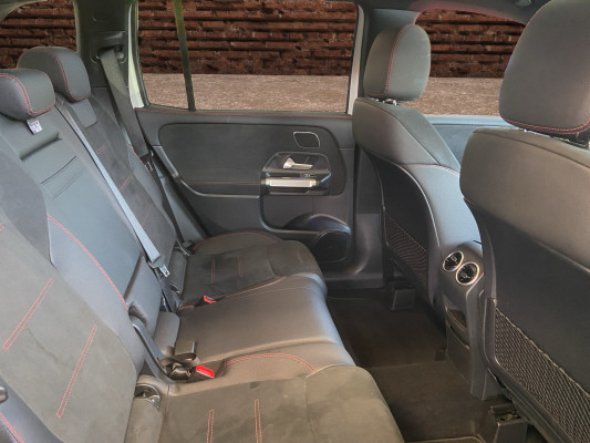 [all]Werksgarantie bis 20.03.2028 / Gratisservice 10 Jahre oder 100'000 Km, Reparaturservice 3 Jahre oder 100'000 Km ab 1.Inv. / zzgl. Ablieferungspauschale CHF 540.-[/all]


[all]
Smartphone Integrationspaket
[/all]&nbsp; Airbag: Airbag Fahrer und BeifahrerAirbag: Kneebag f&uuml;r FahrerAirbag: Seitenairbag f&uuml;r Fahrer und BeifahrerAirbag: Window-KopfairbagsAntiblockiersystem (ABS)Antriebsschlupfregelung (ASR)Assist: Mercedes-Benz NotrufsystemAssist: TempomatBordcomputerBordkantenzierst&auml;be und Fenstereinfassungen in SchwarzDachhimmel Stoff in KristallgrauDachreling in poliertem AluminiumDekor: Zierelemente mit SternemusterDrehzahlmesserEinstiegsleisten mit "Mercedes-Benz" SchriftzugElektrische Fensterheber vorneElektronisches Stabilit&auml;ts-Programm (ESP)Fussmatten VeloursGep&auml;cknetz an der R&uuml;cklehne des Fahrer- und BeifahrersitzesGetriebe: 8G-DCTHeckscheiben-Wisch-/WaschanlageHeckscheibenheizungKlima: Klimatisierungsautomatik THERMATICKopfst&uuml;tzenK&uuml;hlerverkleidung mit mittigem Mercedes-Benz Stern und vier Einzellamellen in IridiumsilberLackierung: Uni-Lackierung PolarweissLicht: Drittes BremslichtLicht: NebelschlussleuchteMERCEDES-BENZ MOBILIT&Auml;TMERCEDES-SWISS-INTEGRALMedia: Digitales Radio (DAB)Media: Display mit 10,25'' BildschirmdiagonaleMedia: Erweiterte MBUX FunktionenMedia: Vorr&uuml;stung f&uuml;r Live Traffic InformationMedia: Vorr&uuml;stung f&uuml;r NavigationsdiensteOptischer Unterfahrschutz vorn und hinten in SilberPROGRESSIVE Line AdvancedPaket: Licht- und SichtpaketPolster: Ledernachbildung ARTICO/Stoff Bertrix schwarzPowerdomes auf MotorhaubeR&auml;der: Leichtmetallr&auml;der 18'' im 5-Doppelspeichen-DesignR&auml;der: ReifendruckkontrolleSchalen f&uuml;r Radhaus und Seitensch&uuml;rze in Schwarz granuliertServolenkungSicherheitsgurte 3-PunktSitze: Fondsitzlehnen im Verh&auml;ltnis 40/20/40 klappbarSitze: Komfortsitze vorneWegfahrsperre elektronischZentralverriegelung mit Fernbedienung AMG Line Premium PlusAMG Line PremiumLicht: Adaptive MULTIBEAM LED Scheinwerfer und LED HeckleuchtenLicht: Umfeldbeleuchtung mit Projektion des MarkenlogosMBUX Interieur-AssistentMedia: Head-Up DisplayPaket: Park-Paket mit 360 -KameraPanorama-SchiebedachSitze: Beifahrersitz elektrisch verstellbar mit Memory-FunktionSitze: Fahrersitz elektrisch einstellbar mit Memory-FunktionAirbag: Seitenairbags hintenAnh&auml;ngevorrichtung mit ESP Anh&auml;nger-stabilisierungAssist: Verkehrszeichen-AssistentDekor: Zierelemente Holz Linde schwarz offenporingMedia: Burmester 3D-Surround-SoundsystemPaket: Fahrassistenz-PaketPaket: Night-Paket mit AMG LineAMG Hecksch&uuml;rze mit sichtbarer Auspuffblende und Fensterzierleiste in Schwarz hochgl&auml;nzendAussenspiegelgeh&auml;use in HochglanzschwarzBordkantenzierst&auml;be und Fenstereinfassungen in HochglanzschwarzK&uuml;hlerverkleidung im Rautenmuster mit Chromstiften, mittigem Mercedes-Benz Stern und EinzellamelleW&auml;rmed&auml;mmend dunkel get&ouml;ntes GlasSitze: Fondsitze l&auml;ngs verstellbarSitze: Mittelarmlehne hinten