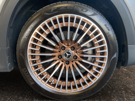 [all]12 Monate Garantie / Gratisservice 10 Jahre oder 100'000 Km ab 1.Inv. / zzgl. Ablieferungspauschale CHF 540.-[/all]


[all]

[/all]&nbsp; Airbag: Airbag Fahrer und BeifahrerAmbientebeleuchtungAntiblockiersystem (ABS)Assist: Aktiver BremssassistentAssist: Aktiver Geschwindigkeitslimit-AssistentAssist: Aktiver Spurwechsel-AssistentAssist: R&uuml;ckfahrkameraAssist: Vorr&uuml;stung f&uuml;r OrtungsdienstAussenring mit Bel&uuml;ftungsd&uuml;sen in Chrom, Dekorelement in Ros&eacute;gold, Innenring mit Bel&uuml;ftungsd&uuml;senDoppelcupholderEASY-PACK-HeckklappeElektronisches Stabilit&auml;ts-Programm (ESP)Lackierung: Uni-LackierungLadekabel f&uuml;r Haushaltssteckdose, 5 m, glattLadekabel f&uuml;r Wallbox und &ouml;ffentliche Ladestationen, 5 m, glatt, 11 kWLicht: Adaptiver Fernlicht-Assistent PlusLicht:LED High Performance-ScheinwerferMERCEDES-BENZ MOBILIT&Auml;TMERCEDES-SWISS-INTEGRALMedia: Digitales Radio (DAB)Media: MBUX Multimediasystem mit zwei 7,25-Zoll-MediadisplaysMedia: Vorr&uuml;stung f&uuml;r das Fahrzeug-SetupPaket: Komfort-PaketPaket: Laderaum-PaketPaket: Licht- und SichtpaketPolster: Polster Leder nevagrau/blau CYBER CUTR&auml;der: AMG Leichtmetallr&auml;der 20" im Vielspeichen-DesignServolenkungSitze: Fondsitze l&auml;ngs verstellbarTIREFIT mit Reifenf&uuml;llkompressorVorr&uuml;stung f&uuml;r IONITYVorr&uuml;stung f&uuml;r Mercedes me Charge Assist: VerkehrszeichenerkennungGleichstrom-Ladesystem (DC-Laden) mit 110 kWLackierung: MANUFAKTUR magno lackierungPaket: Fahrassistenz-PaketPaket: MBUX Innovations-PaketPaket: Memory-PaketPaket: Premium-PaketKEYLESS-GO-PaketMedia: Kabelloses Ladesystem f&uuml;r mobile Ger&auml;teMedia: Soundsystem AdvancedPaket: Advantage-PaketPanorama-SchiebedachW&auml;rmed&auml;mmendes Glas, ab B-S&auml;ule dunkel get&ouml;nt
